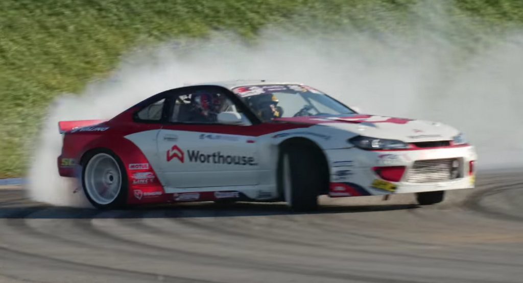  How Does A Sim Drifter Fare On A Real Circuit In A 900 HP Nissan Silvia S15?