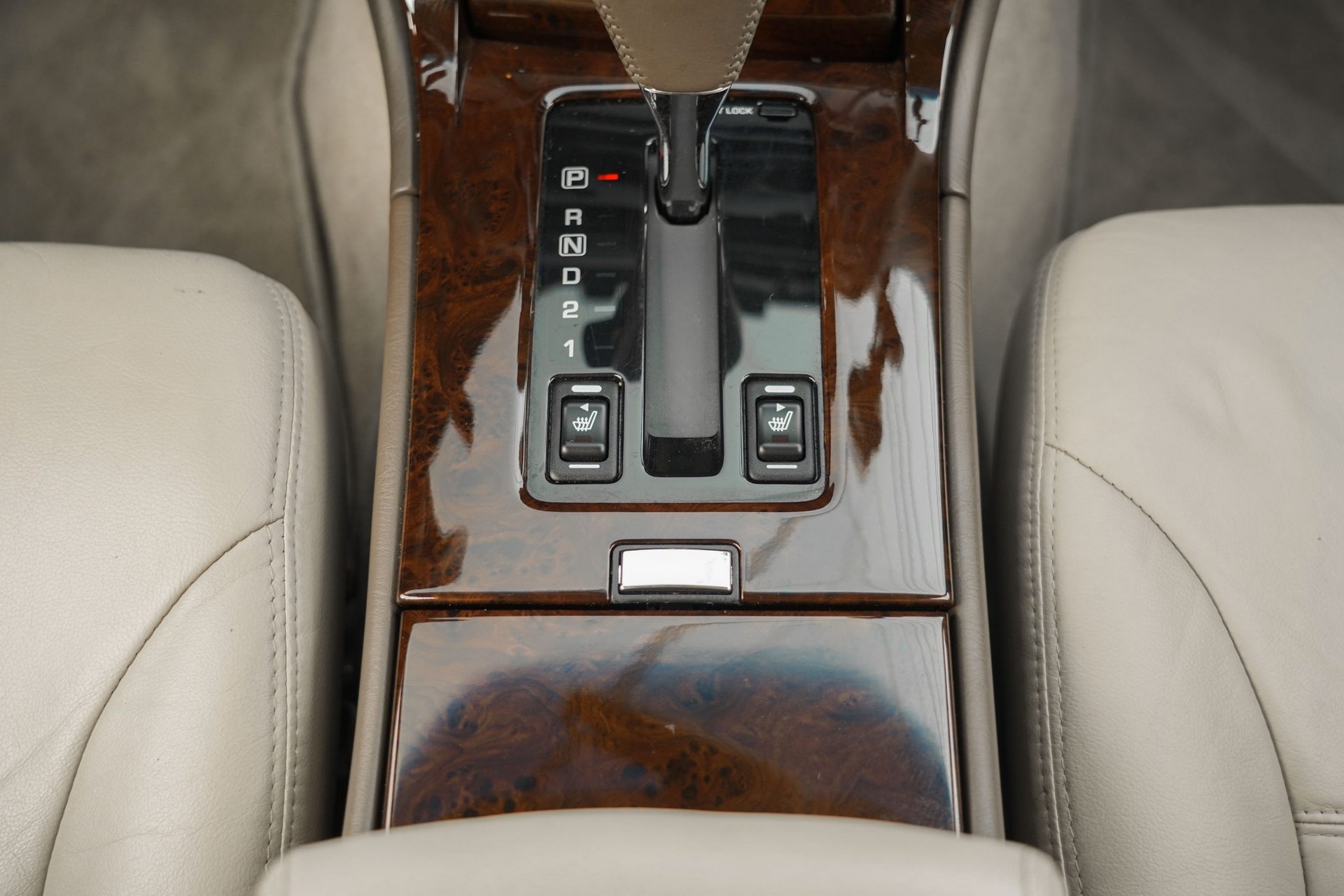 This 17k Mile Infiniti Q45 From 2000 Comes Complete With A Motorola Flip Phone