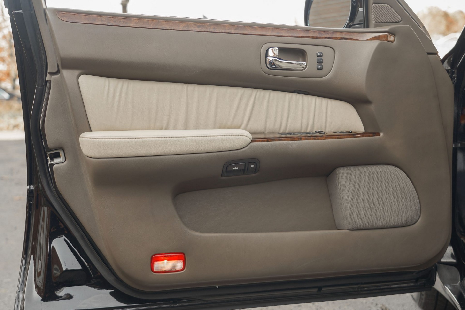 This 17k Mile Infiniti Q45 From 2000 Comes Complete With A Motorola Flip Phone