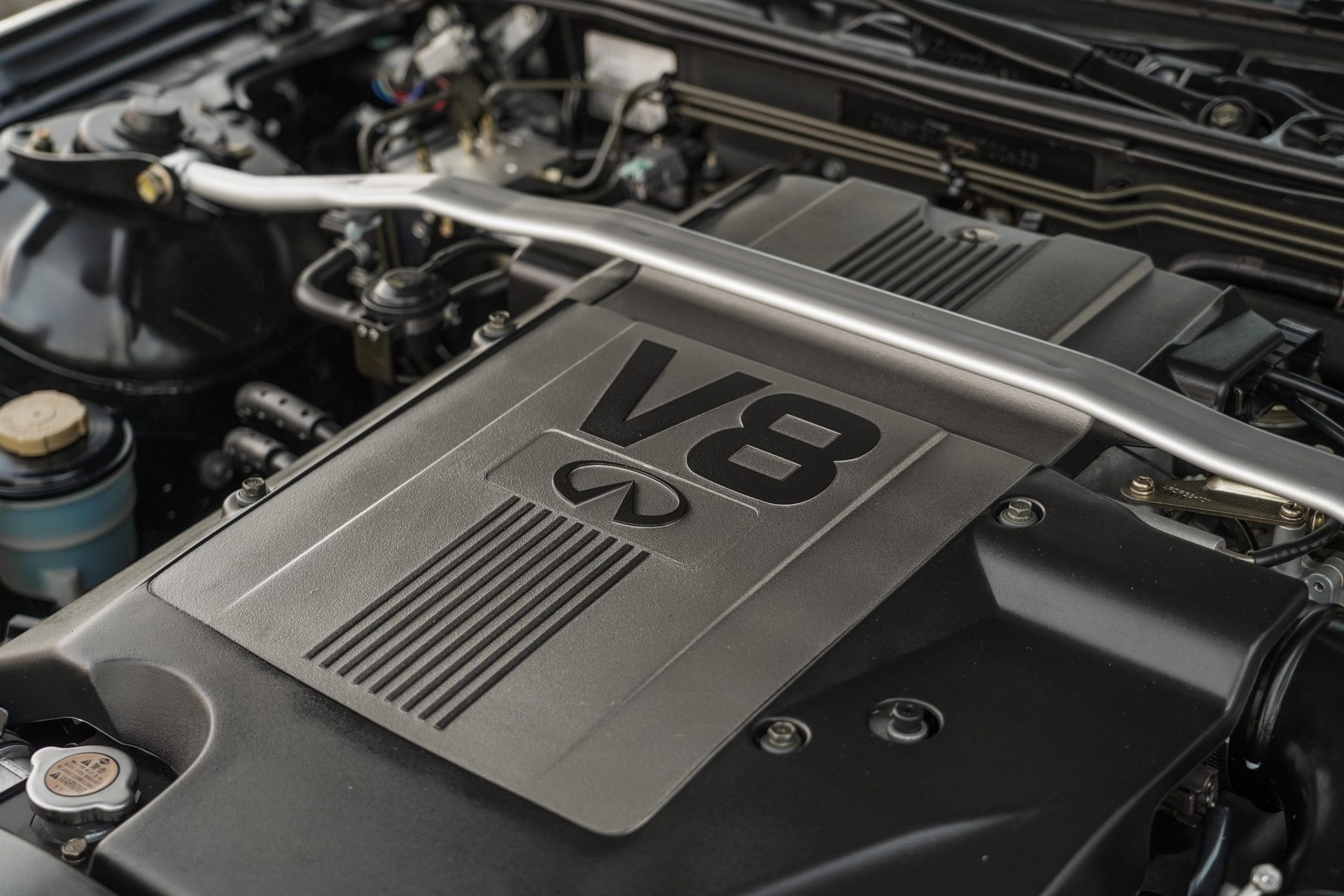 This 17k Mile Infiniti Q45 From 2000 Comes Complete With A Motorola Flip Phone