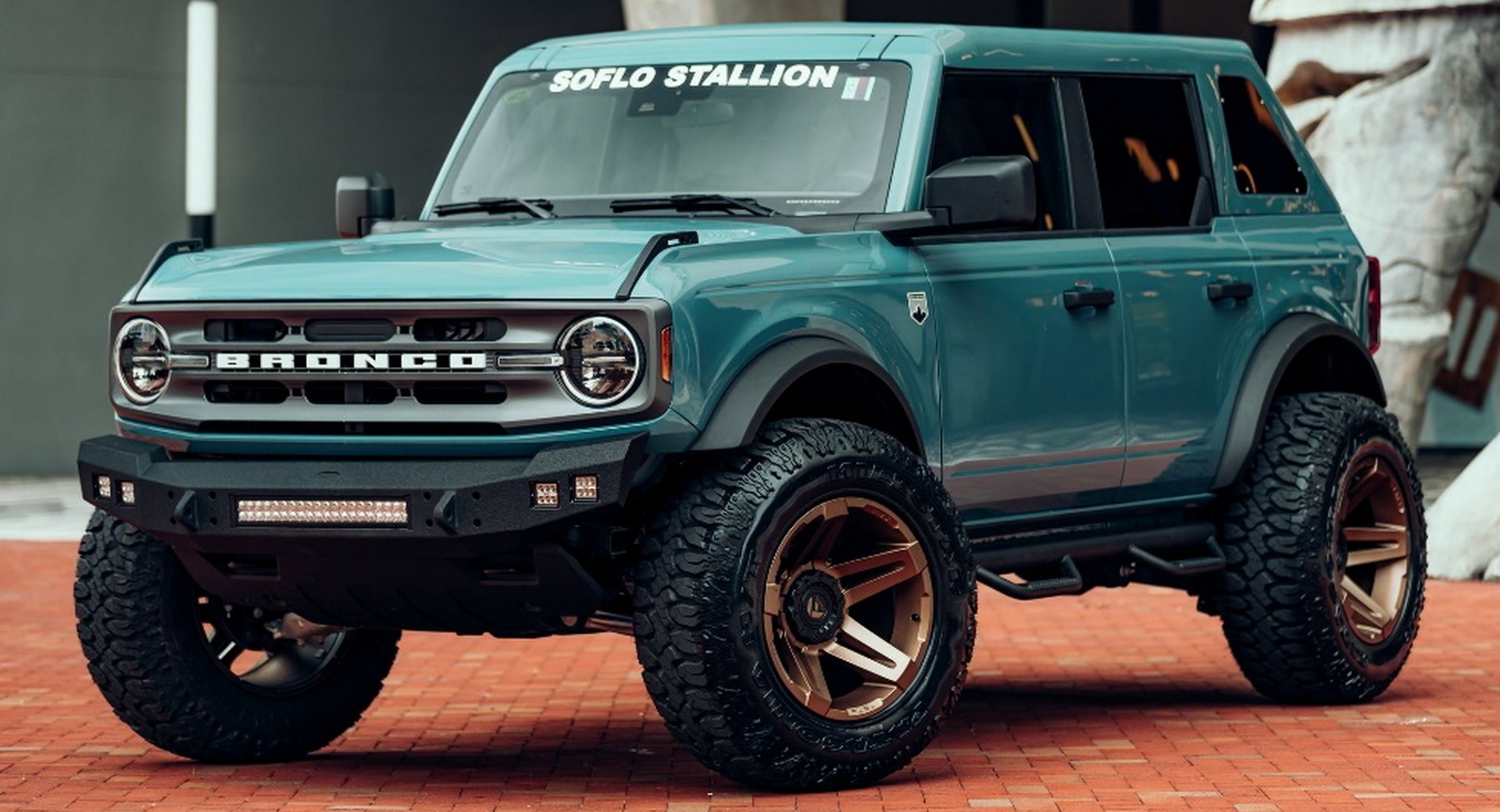 When A Jeep Shop Gets Its Hands On A Ford, The Result Is 700 HP Coyote-Powered Ford Bronco