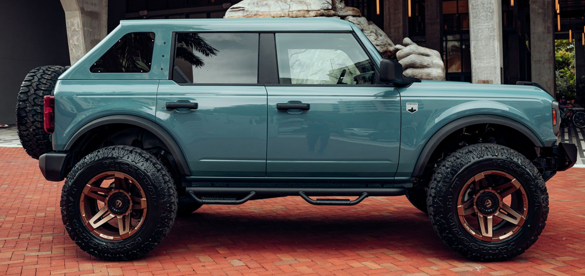 When A Jeep Shop Gets Its Hands On A Ford, The Result Is 700 HP Coyote-Powered Ford Bronco