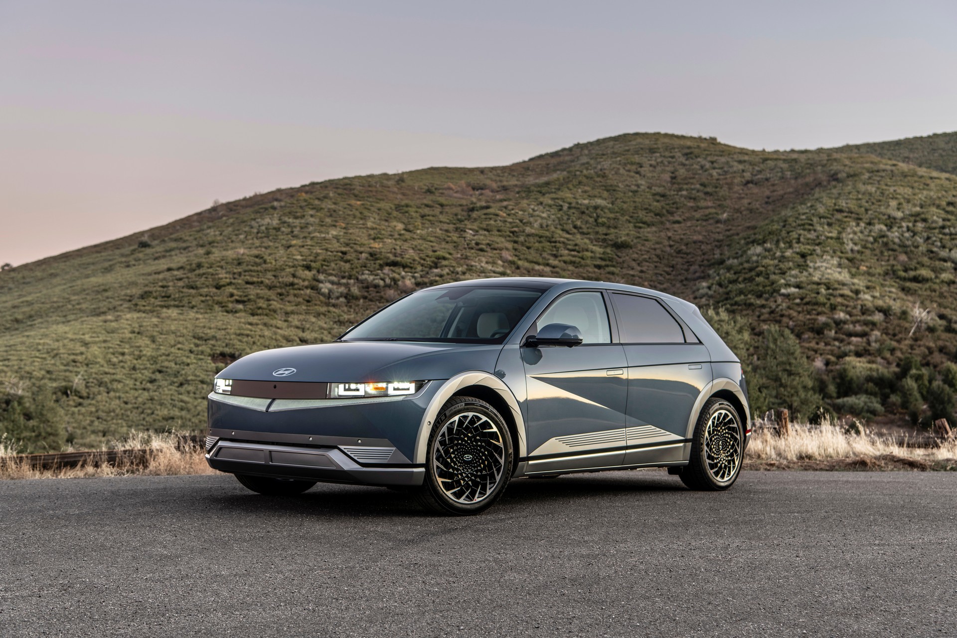 2022 Hyundai Ioniq 5 Offers EPA-Estimated Range Of Up To 303 Miles