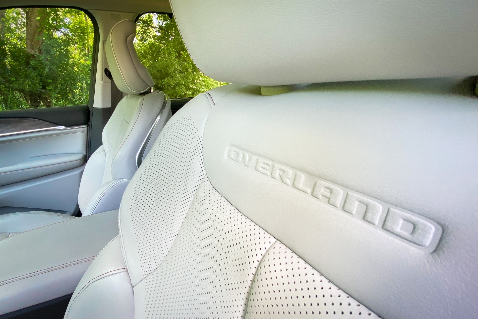 2022 Jeep Grand Cherokee L Gains Front Passenger Display And Amazon Fire TV