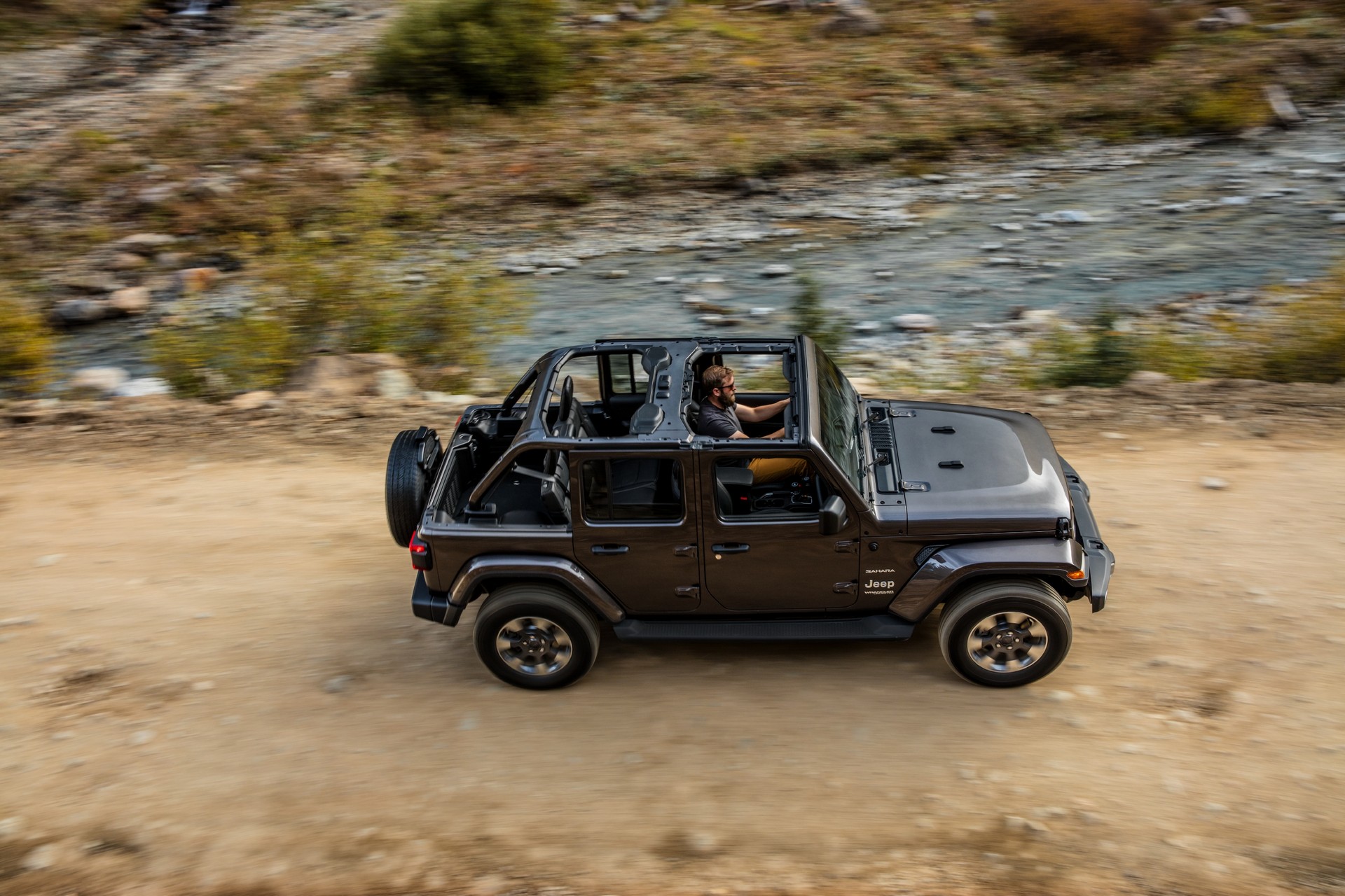 2022 Jeep Wrangler And Gladiator Gain Additional Equipment, Available 100:1 Crawl Ratio