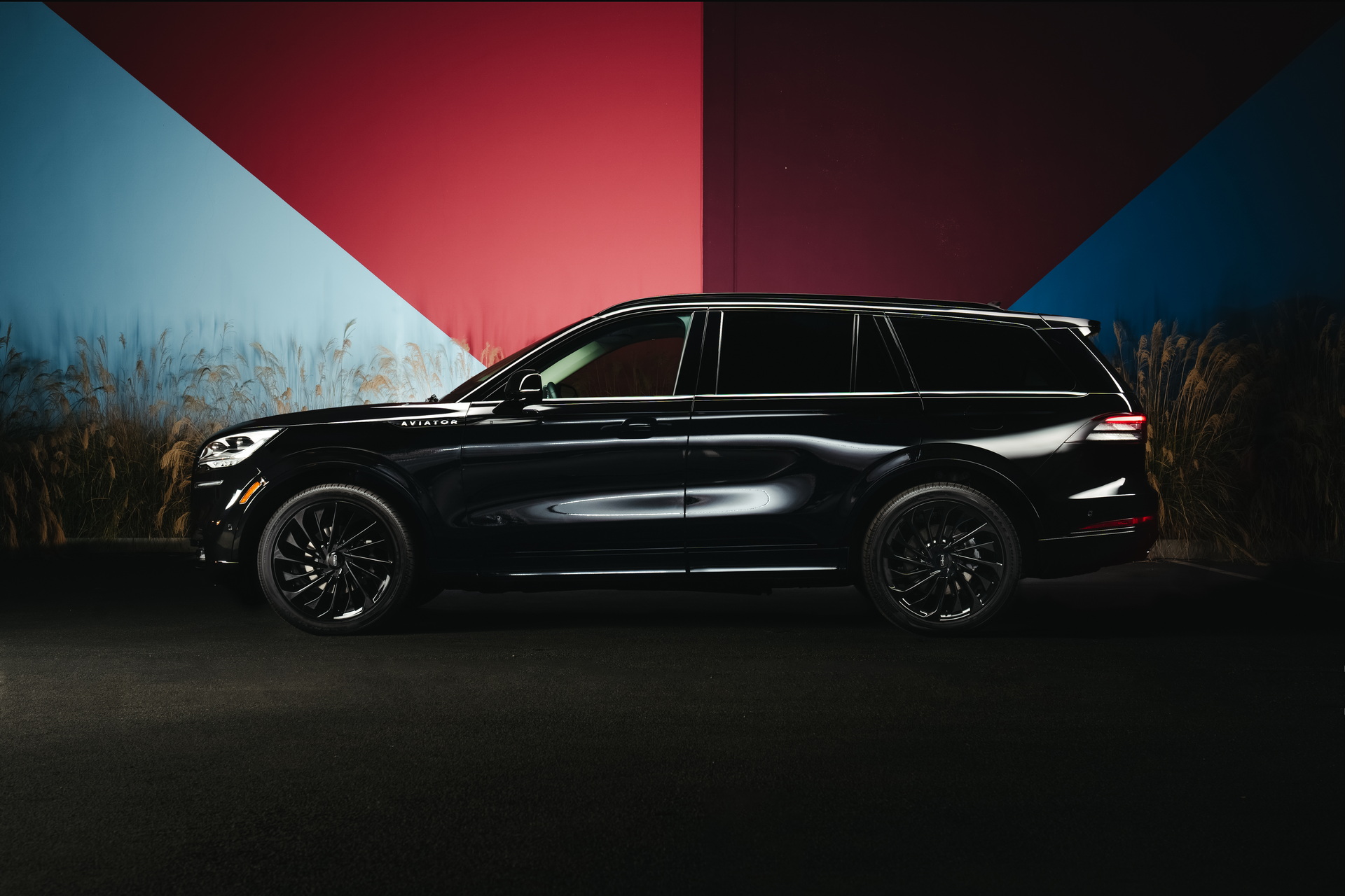 Lincoln Aviator Gets New Jet Appearance Package To Make Brightwork Black