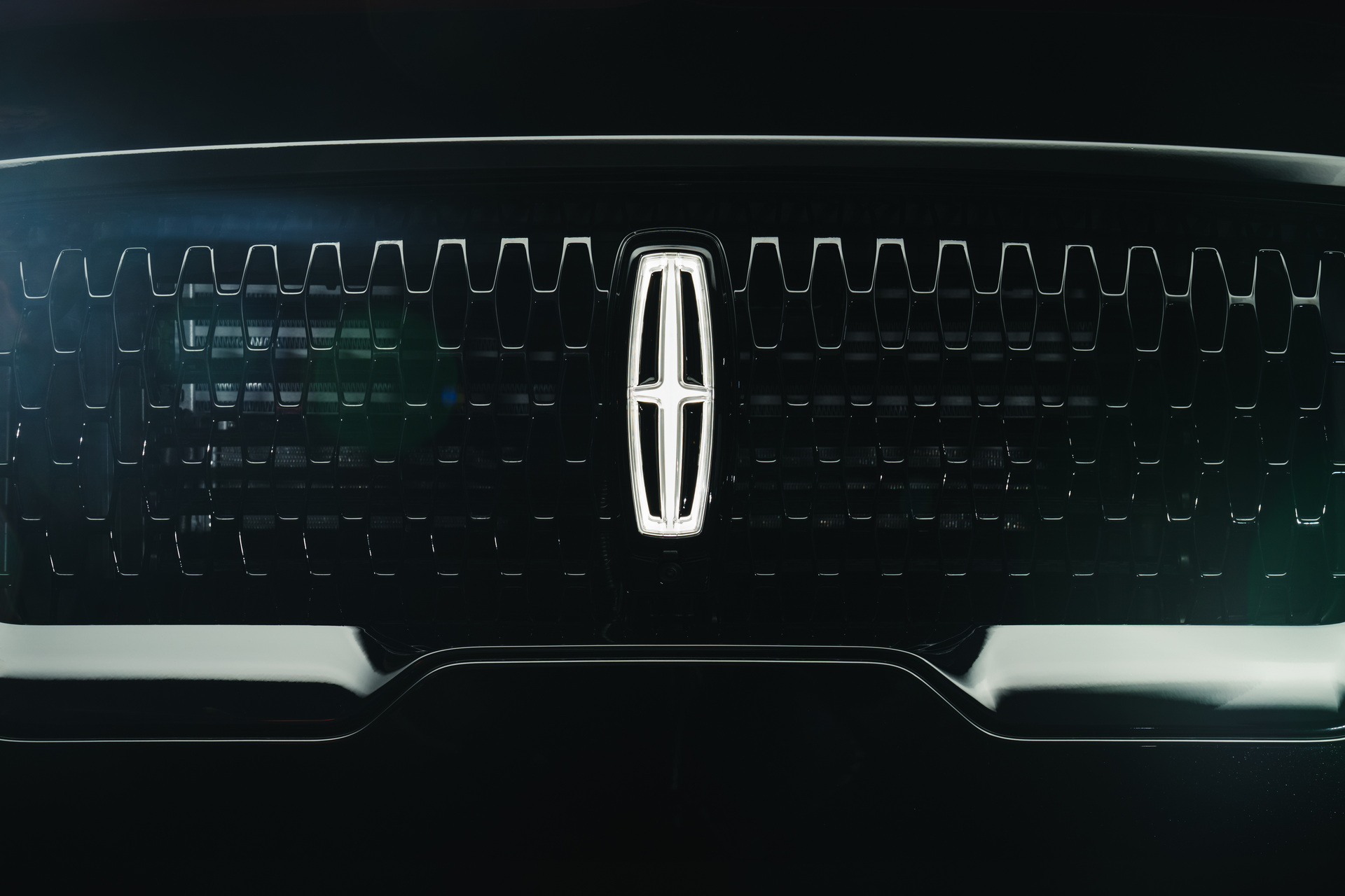 Lincoln Aviator Gets New Jet Appearance Package To Make Brightwork Black