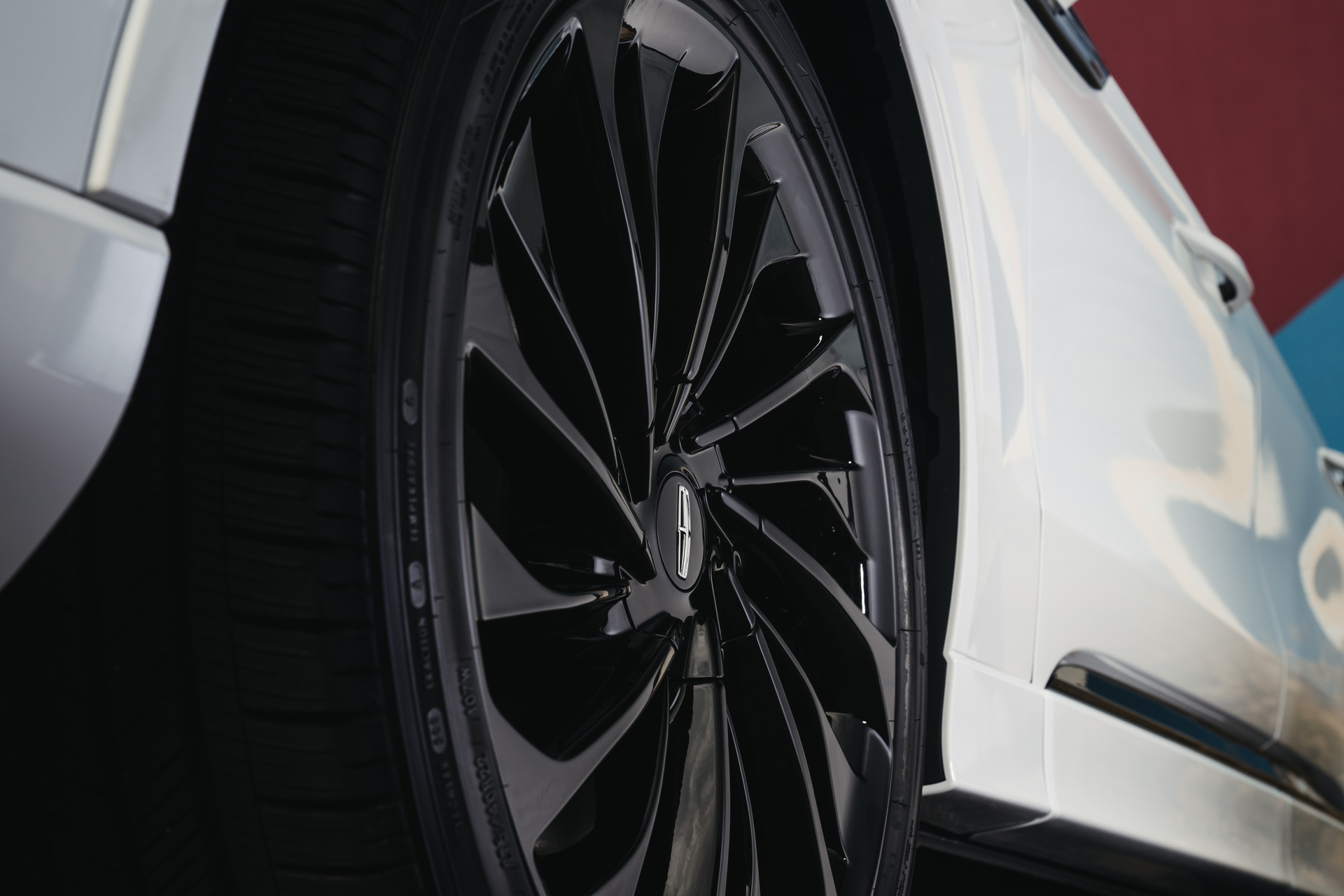 Lincoln Aviator Gets New Jet Appearance Package To Make Brightwork Black