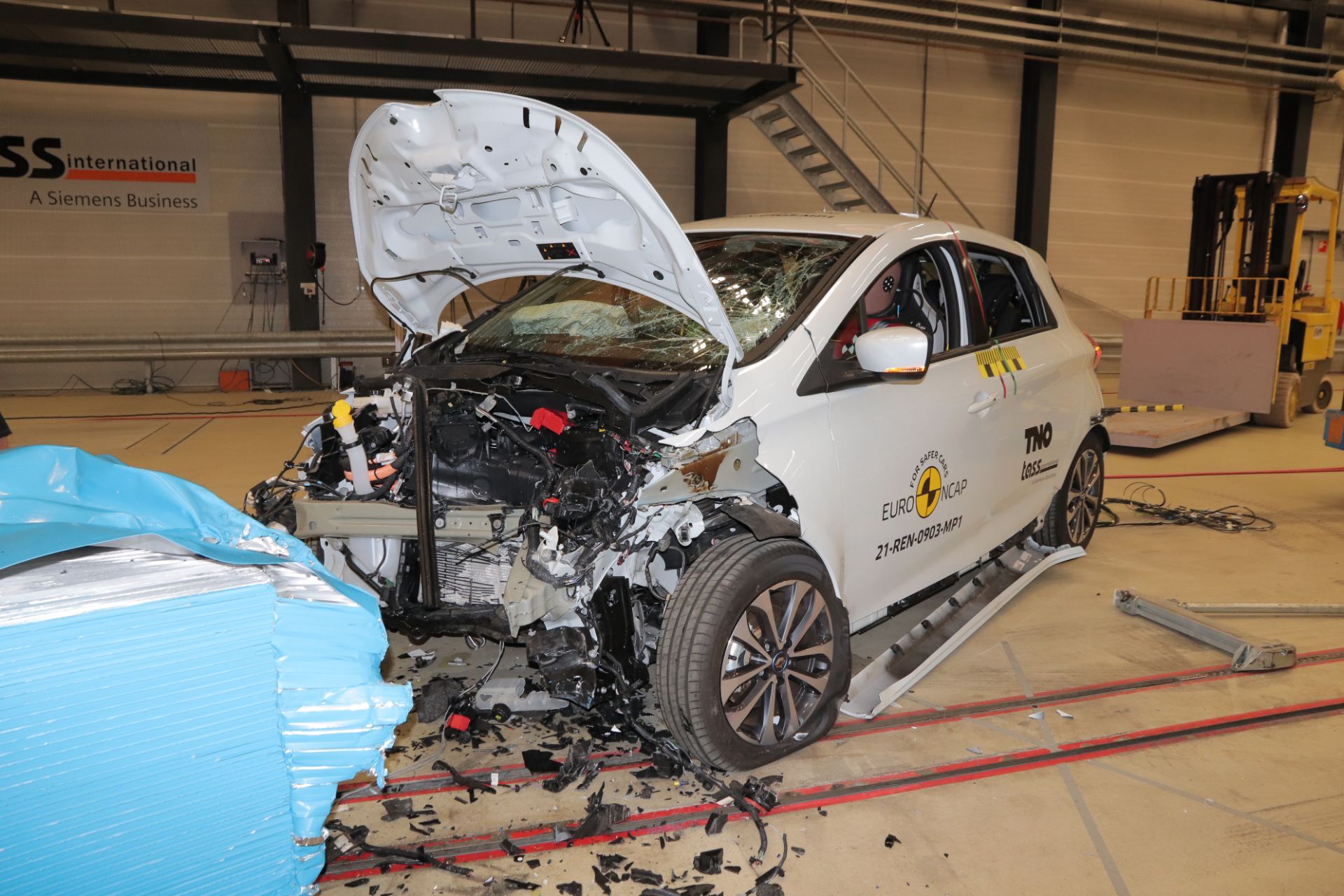 Euro NCAP Says “Renault Laguna’s Legacy Ruined” After Zoe Gets Zero Stars