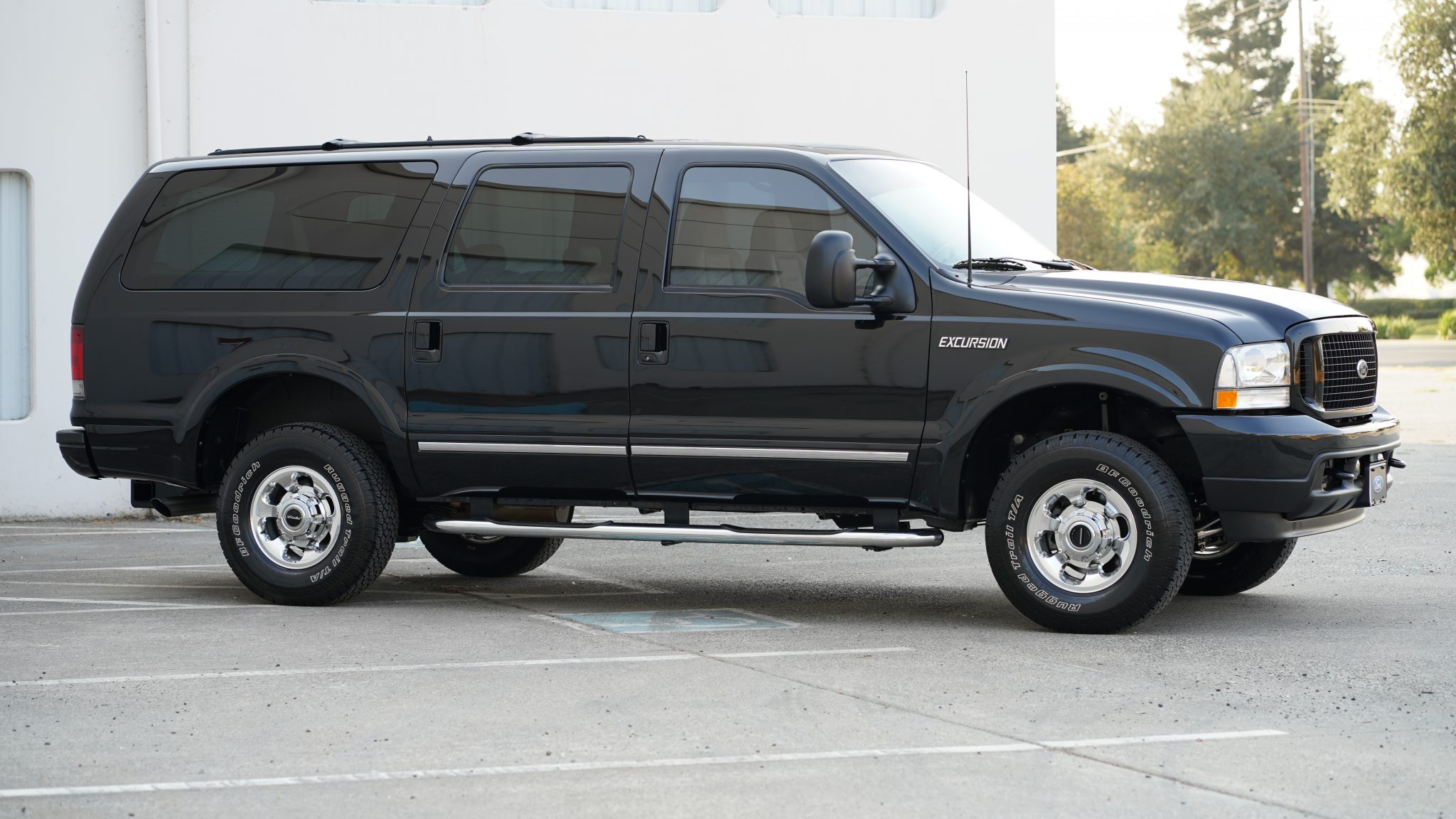 Someone Believes A 16k-Mile 2003 Ford Excursion Is Worth $100,000 – So They Bought It