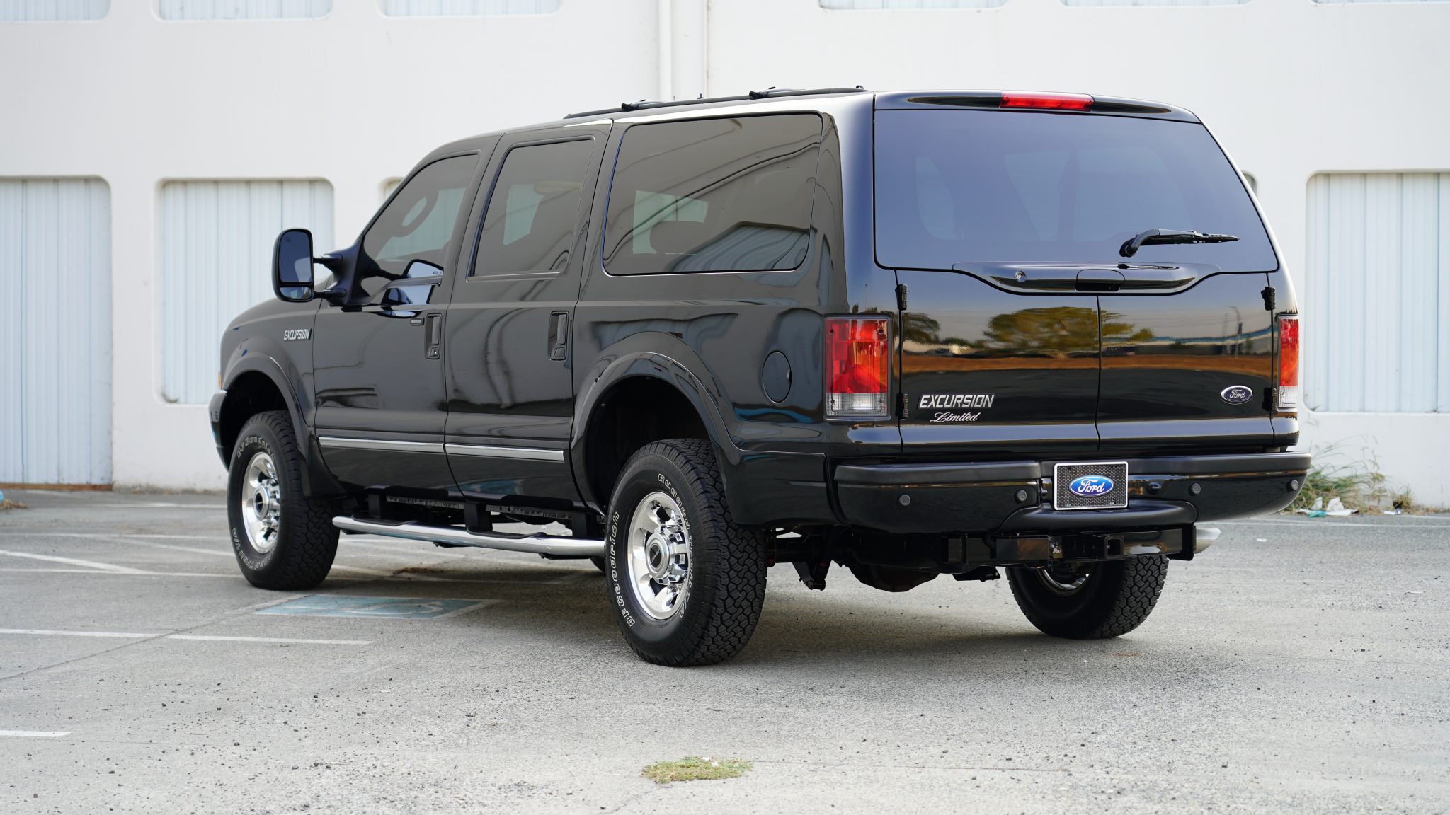 Someone Believes A 16k-Mile 2003 Ford Excursion Is Worth $100,000 – So They Bought It