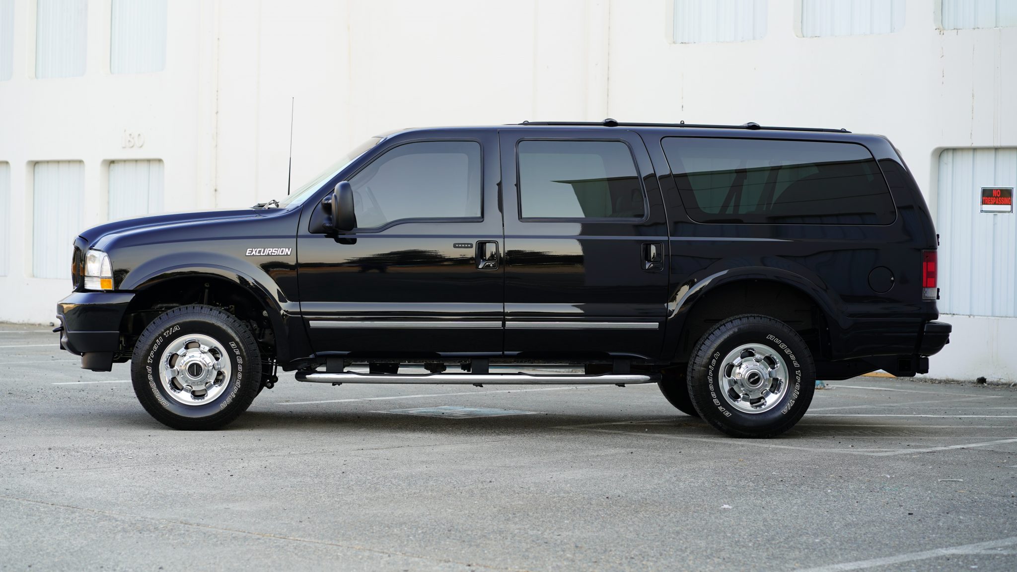 Someone Believes A 16k-Mile 2003 Ford Excursion Is Worth $100,000 – So They Bought It