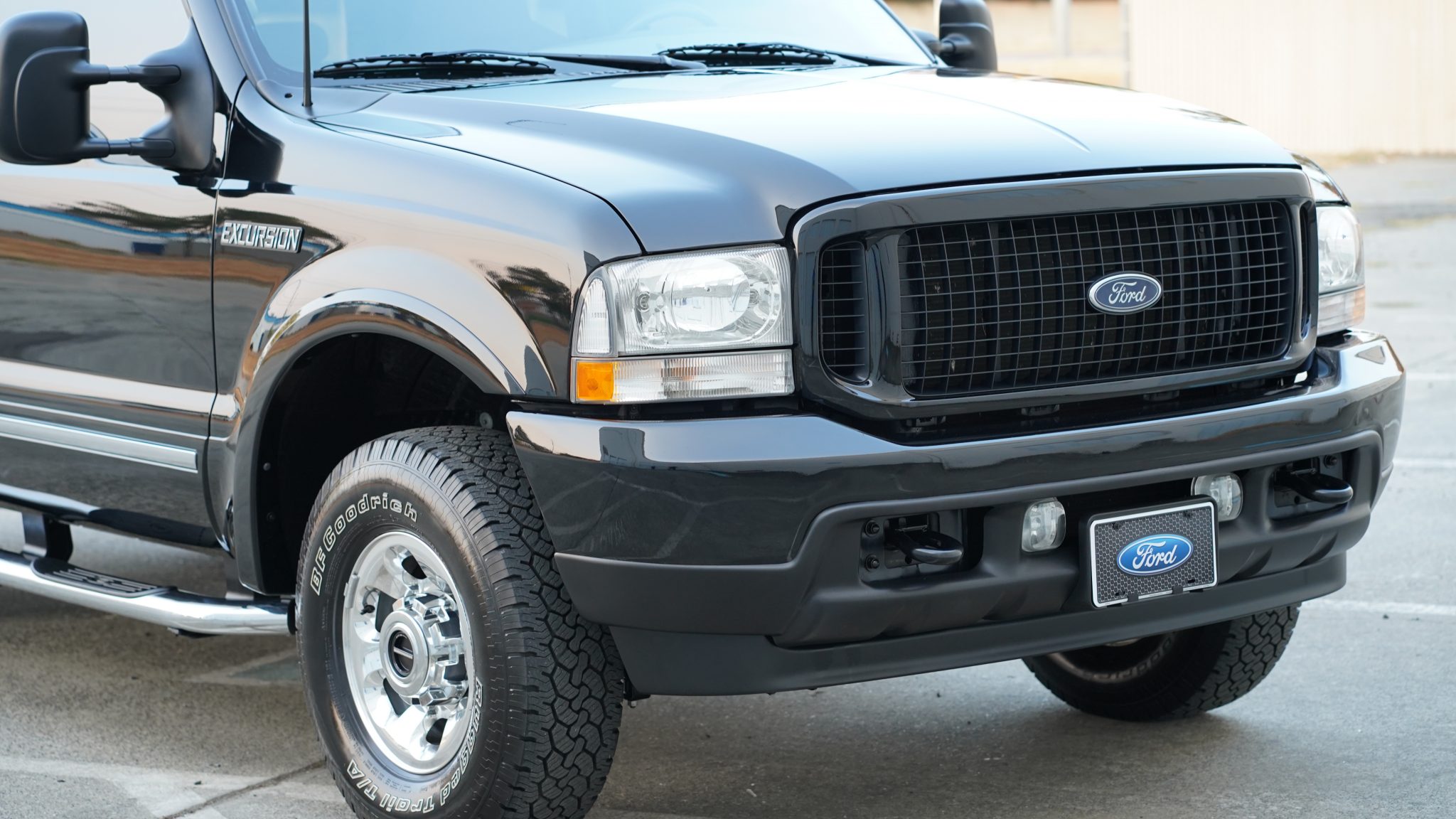 Someone Believes A 16k-Mile 2003 Ford Excursion Is Worth $100,000 – So They Bought It