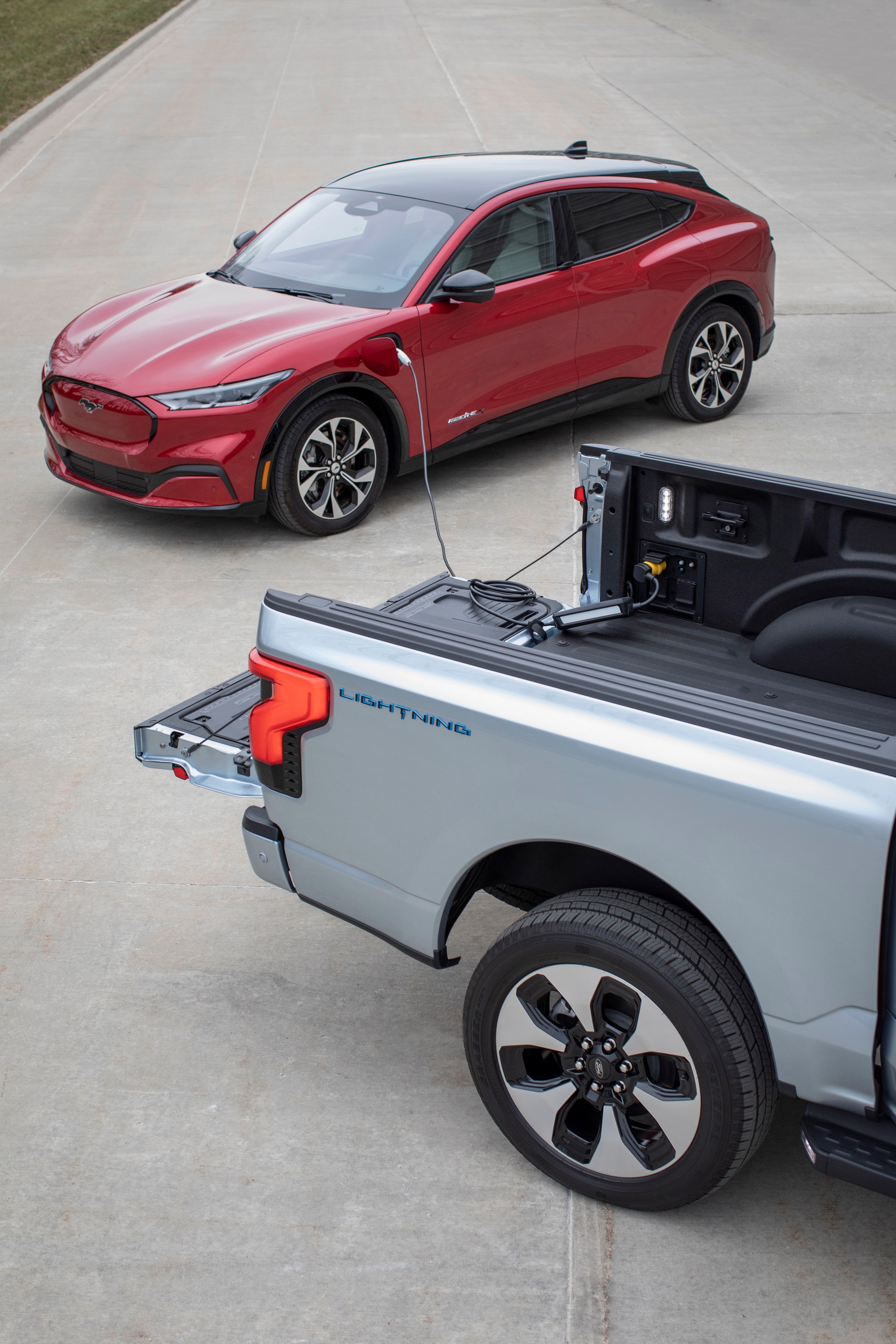 The Ford F-150 Lightning Will Be Able To Charge Other Electric Vehicles