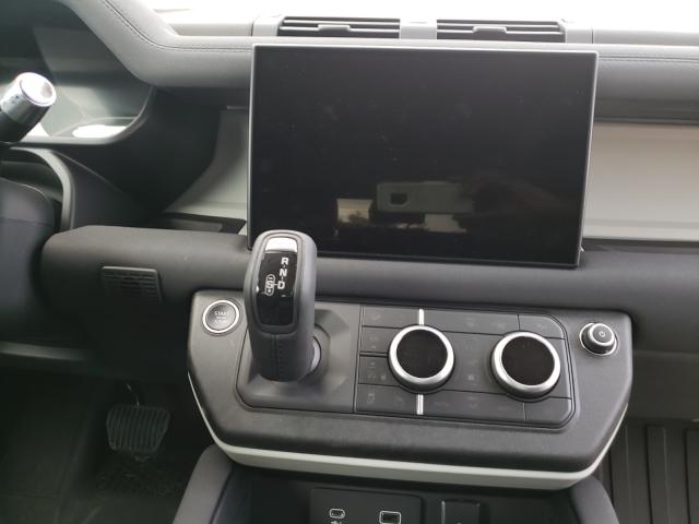 Poor 2022 Land Rover Defender Got A Salvage Title In Just 498 Miles