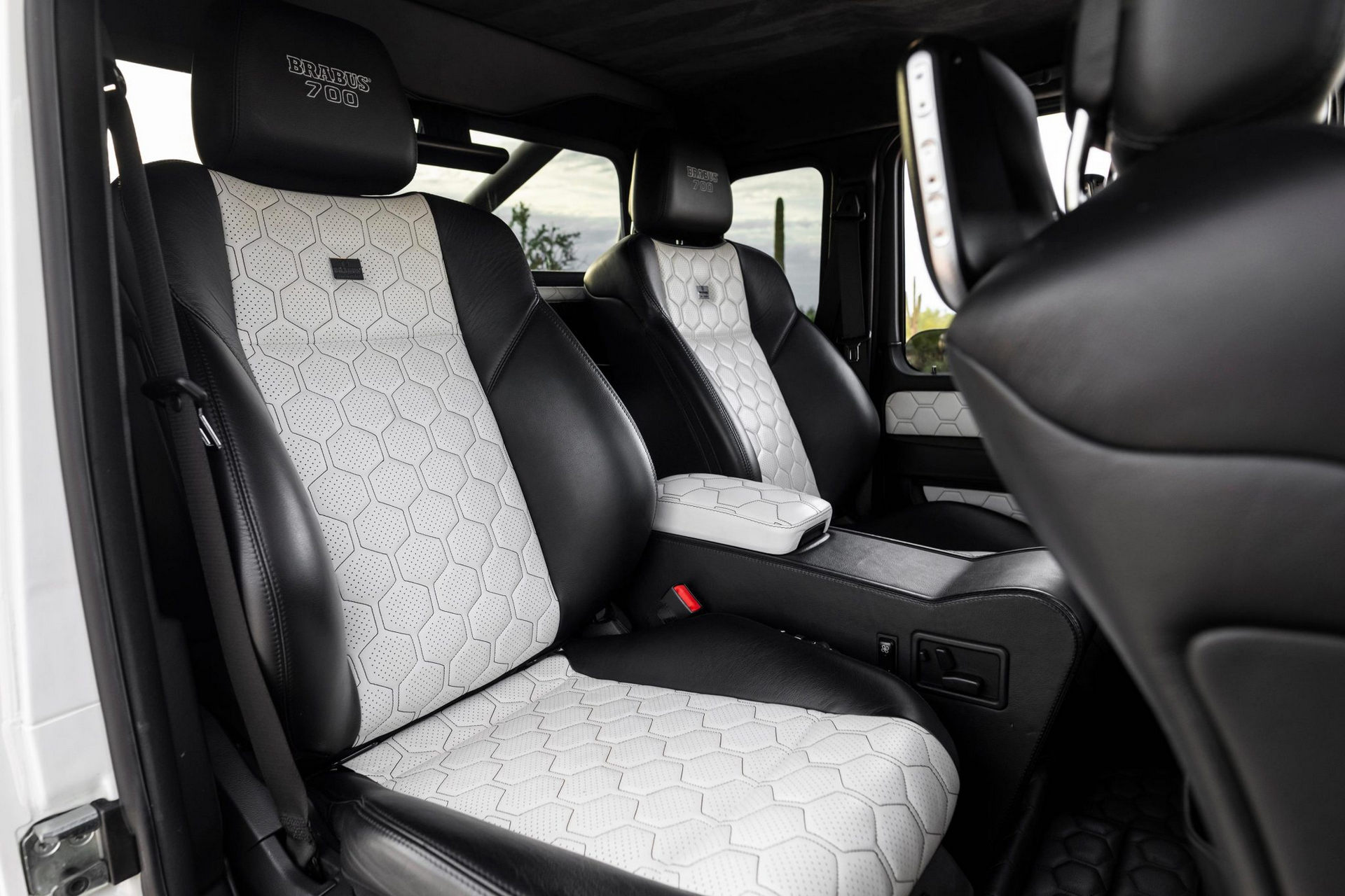 Someone Is Willing To Pay Over $1 Million For This Mercedes G63 6×6 Tuned By Brabus