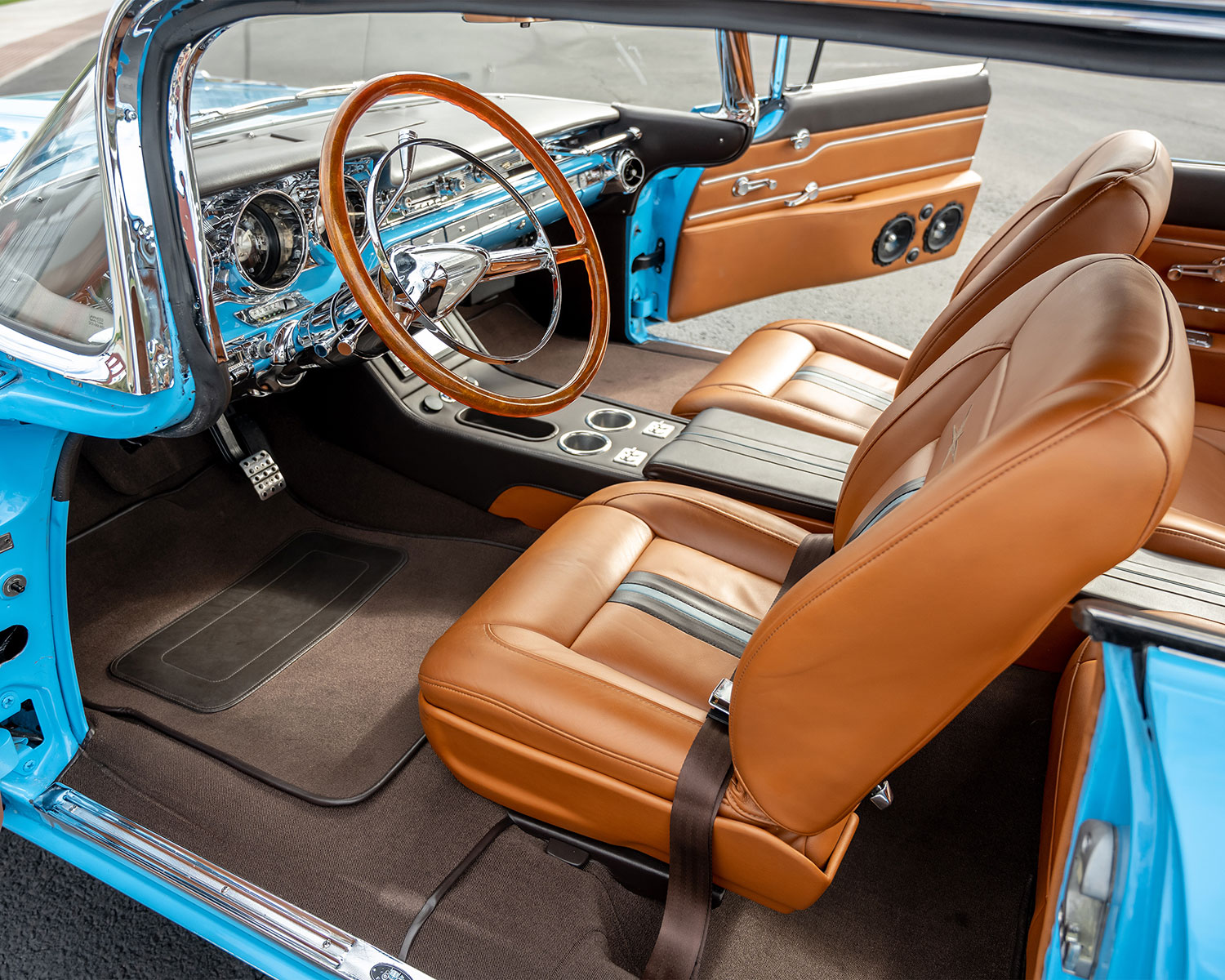 This 1959 Pontiac Bonneville Restomod Is Painted In Porsche’s Riviera Blue