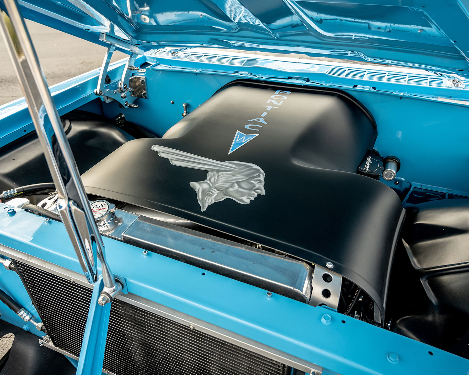 This 1959 Pontiac Bonneville Restomod Is Painted In Porsche’s Riviera Blue