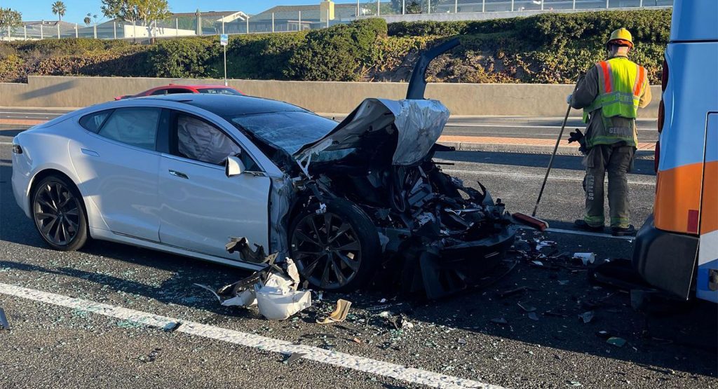  Tesla Model S Wrecked After Slamming Into Bus In California, Did Sun Glare Play A Role?