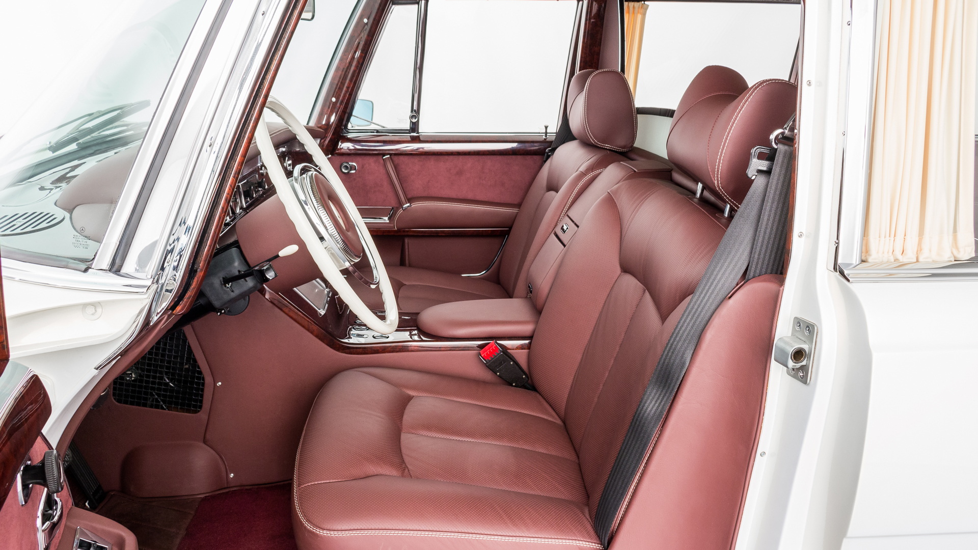 For $2.6M, Would You Get A 1975 Mercedes-Benz 600 Pullman Or A 2009 Maybach Landaulet?