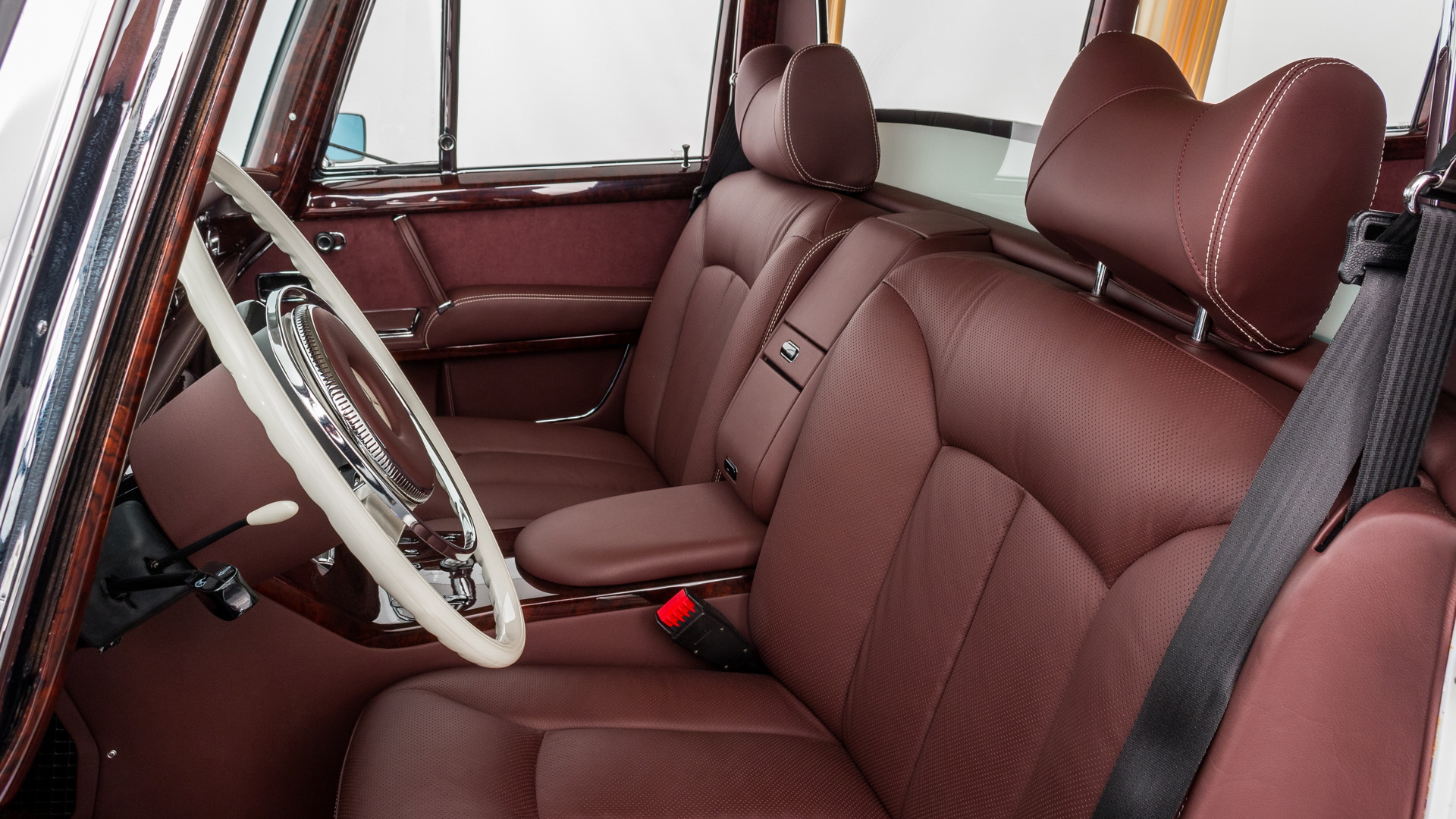 For $2.6M, Would You Get A 1975 Mercedes-Benz 600 Pullman Or A 2009 Maybach Landaulet?