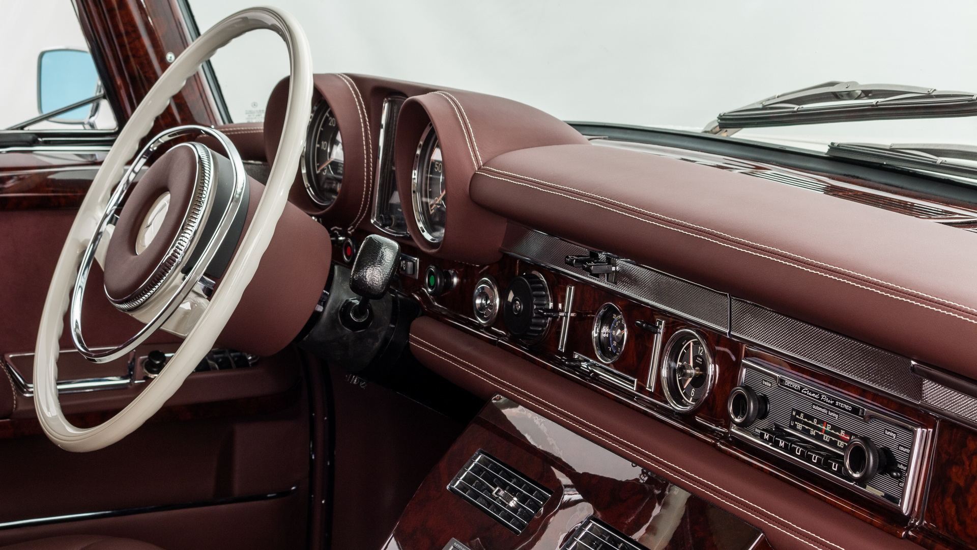 For $2.6M, Would You Get A 1975 Mercedes-Benz 600 Pullman Or A 2009 Maybach Landaulet?