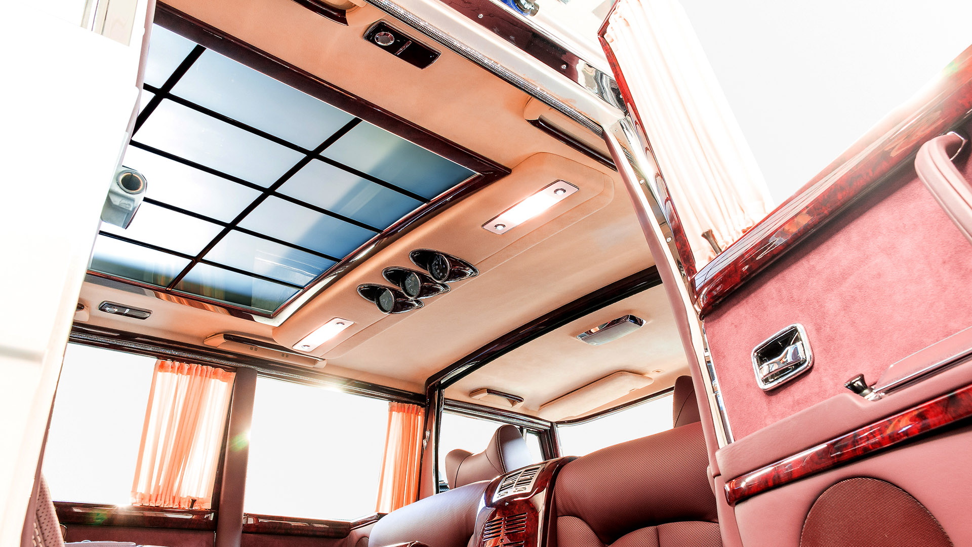 For $2.6M, Would You Get A 1975 Mercedes-Benz 600 Pullman Or A 2009 Maybach Landaulet?