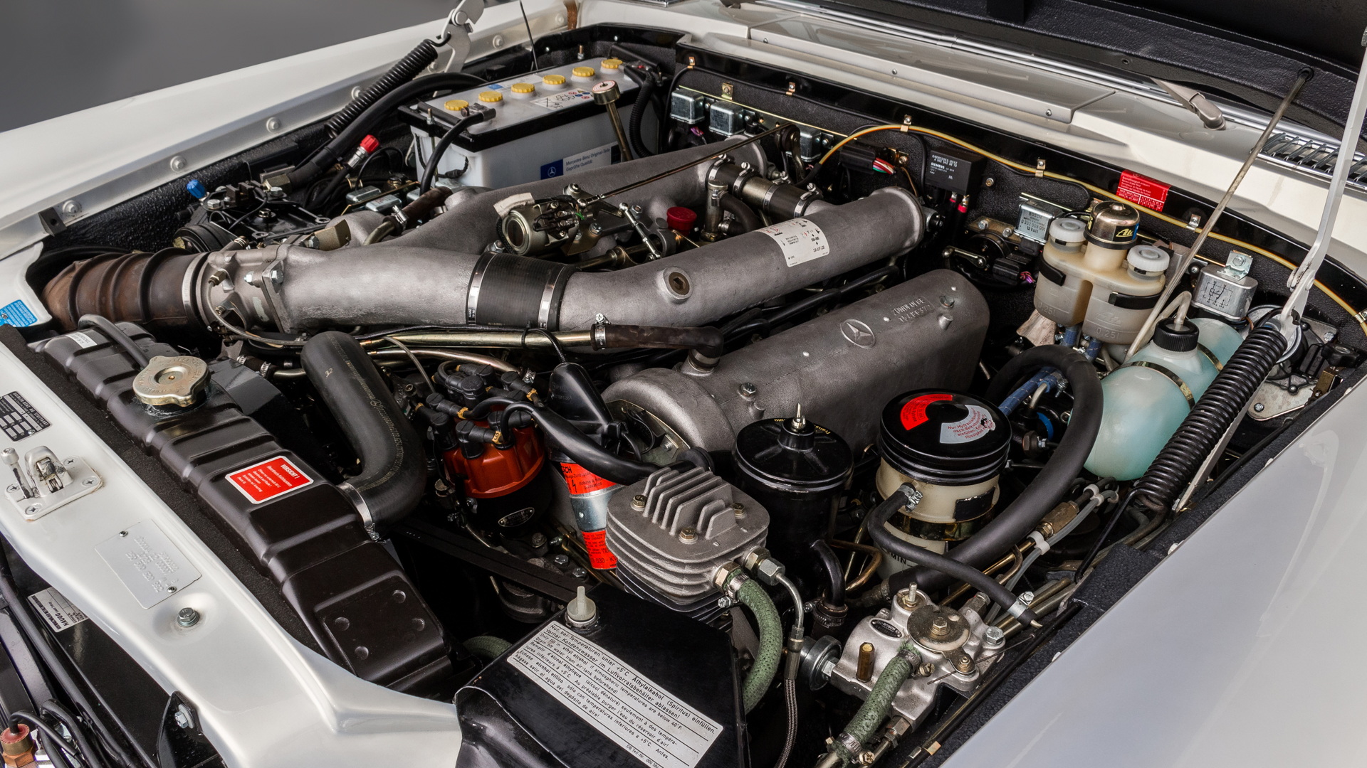 For $2.6M, Would You Get A 1975 Mercedes-Benz 600 Pullman Or A 2009 Maybach Landaulet?