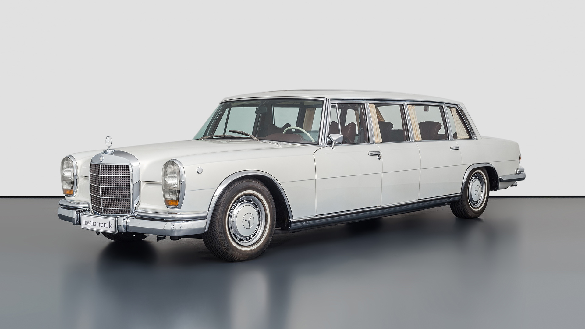 For $2.6M, Would You Get A 1975 Mercedes-Benz 600 Pullman Or A 2009 Maybach Landaulet?
