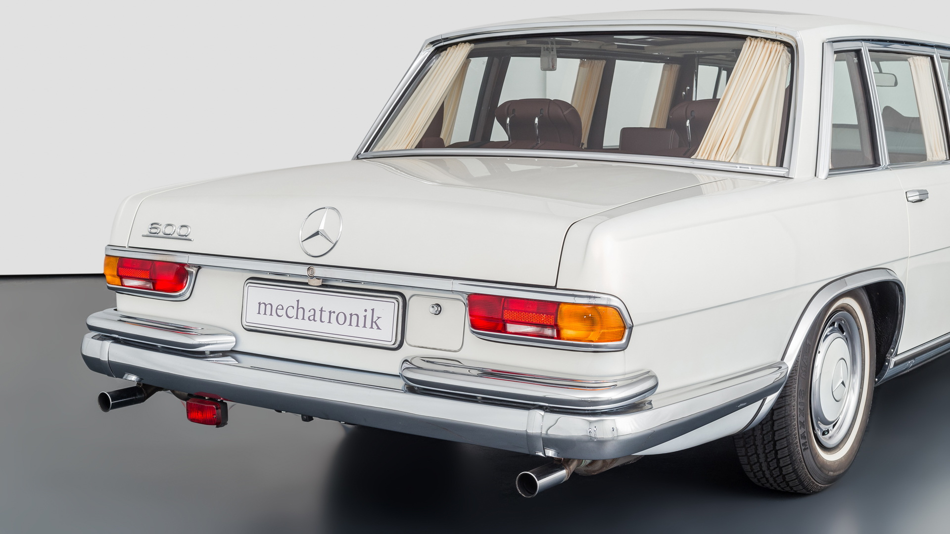 For $2.6M, Would You Get A 1975 Mercedes-Benz 600 Pullman Or A 2009 Maybach Landaulet?