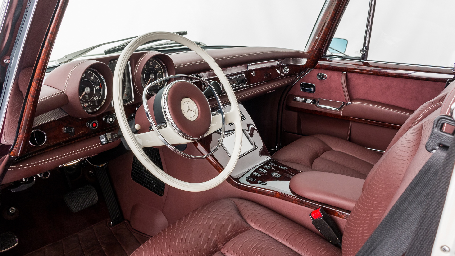 For $2.6M, Would You Get A 1975 Mercedes-Benz 600 Pullman Or A 2009 Maybach Landaulet?