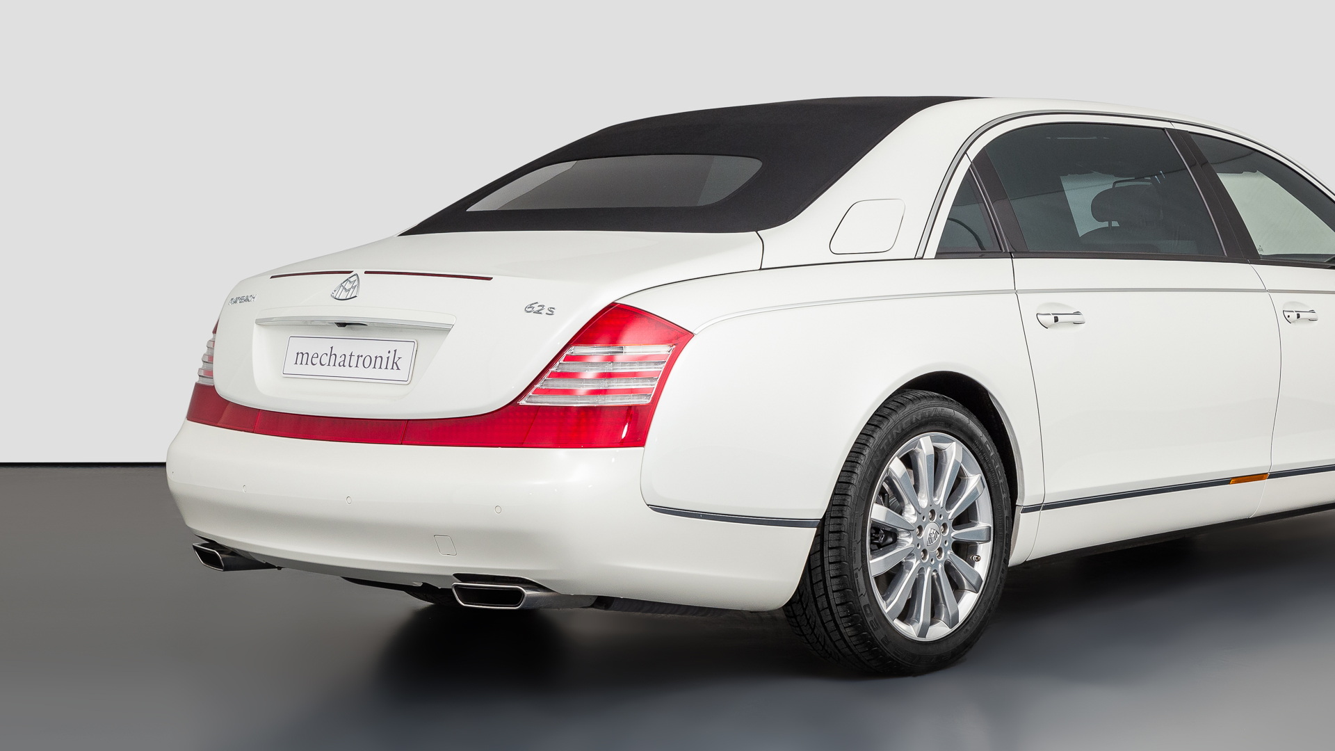 For $2.6M, Would You Get A 1975 Mercedes-Benz 600 Pullman Or A 2009 Maybach Landaulet?