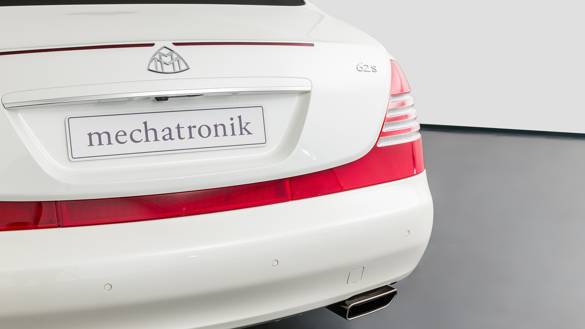 For $2.6M, Would You Get A 1975 Mercedes-Benz 600 Pullman Or A 2009 Maybach Landaulet?