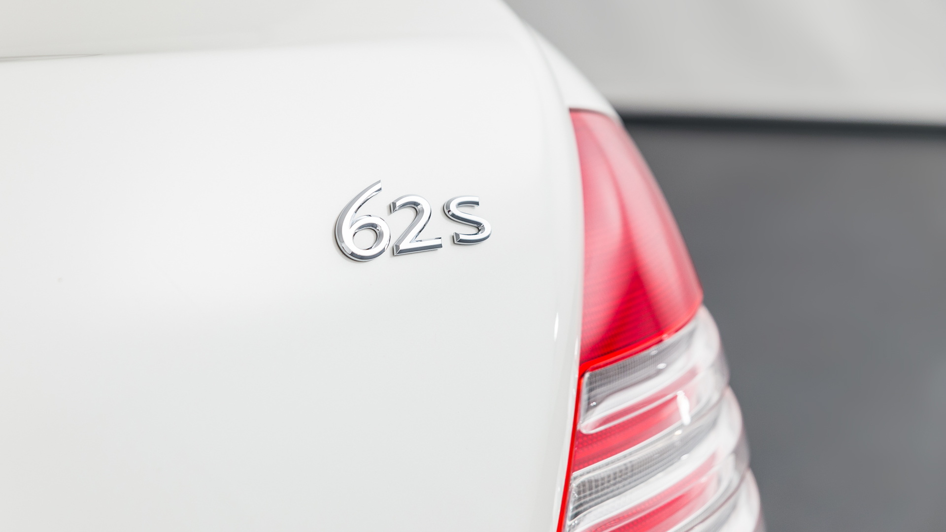 For $2.6M, Would You Get A 1975 Mercedes-Benz 600 Pullman Or A 2009 Maybach Landaulet?