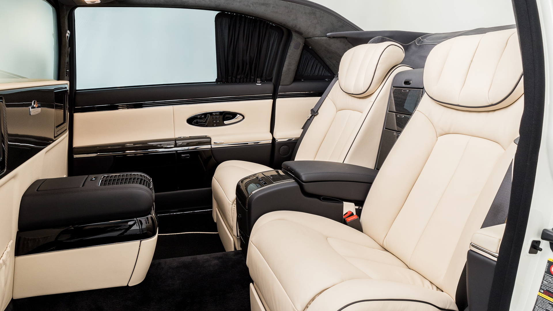 For $2.6M, Would You Get A 1975 Mercedes-Benz 600 Pullman Or A 2009 Maybach Landaulet?