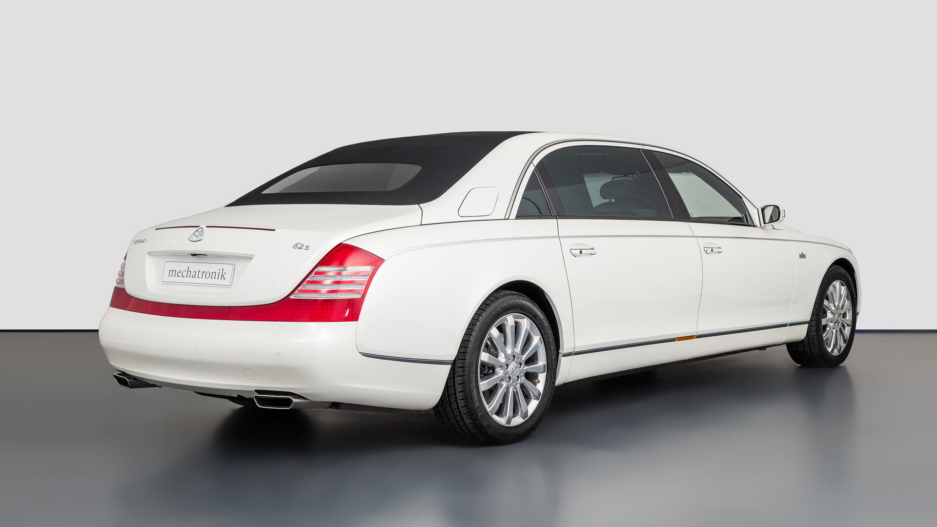 For $2.6M, Would You Get A 1975 Mercedes-Benz 600 Pullman Or A 2009 Maybach Landaulet?