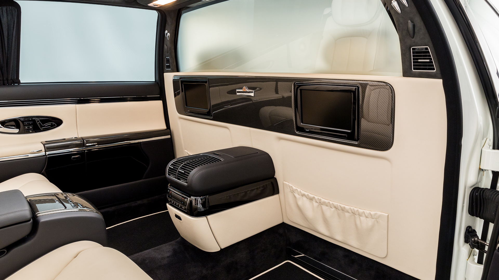 For $2.6M, Would You Get A 1975 Mercedes-Benz 600 Pullman Or A 2009 Maybach Landaulet?