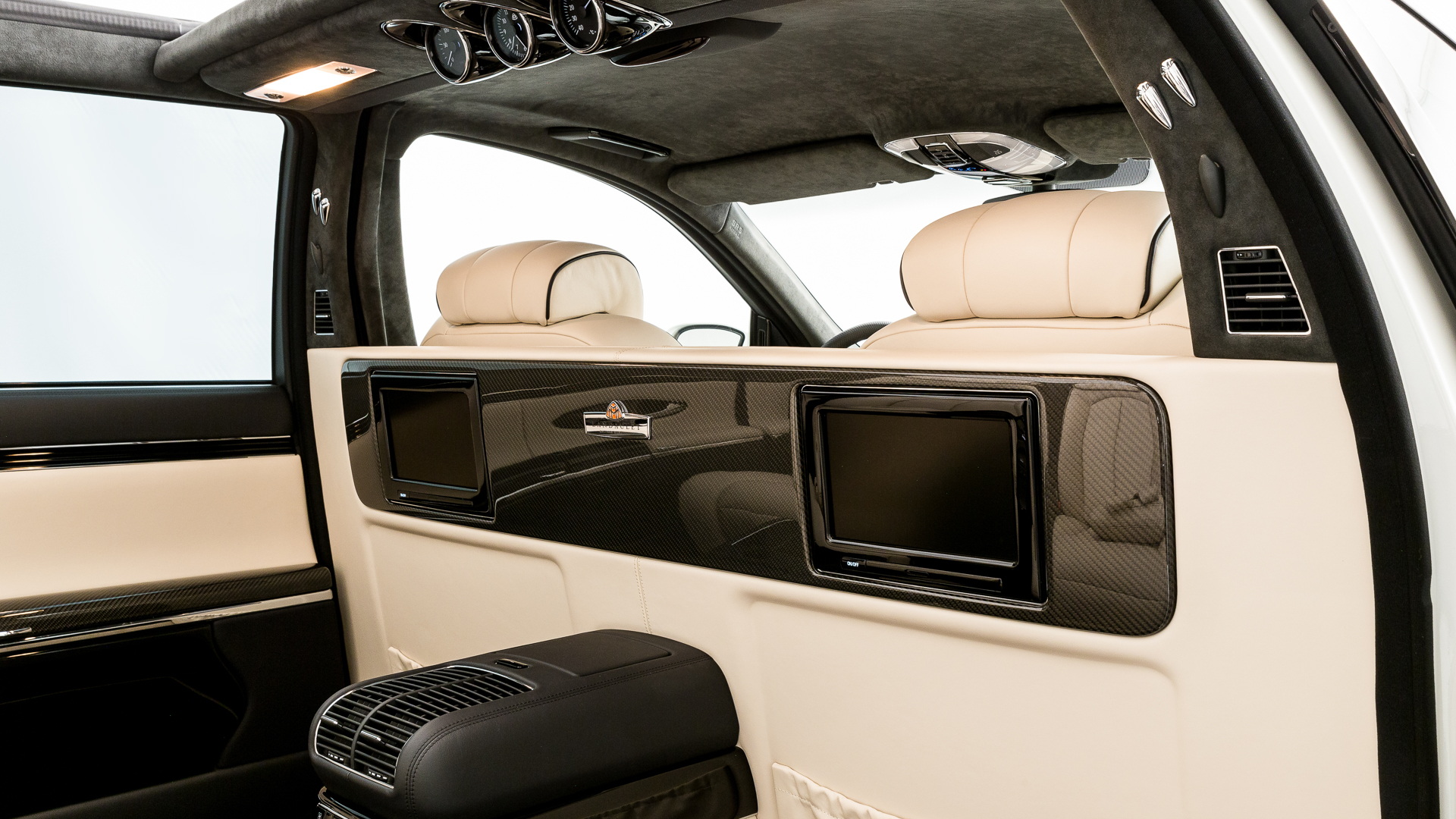 For $2.6M, Would You Get A 1975 Mercedes-Benz 600 Pullman Or A 2009 Maybach Landaulet?