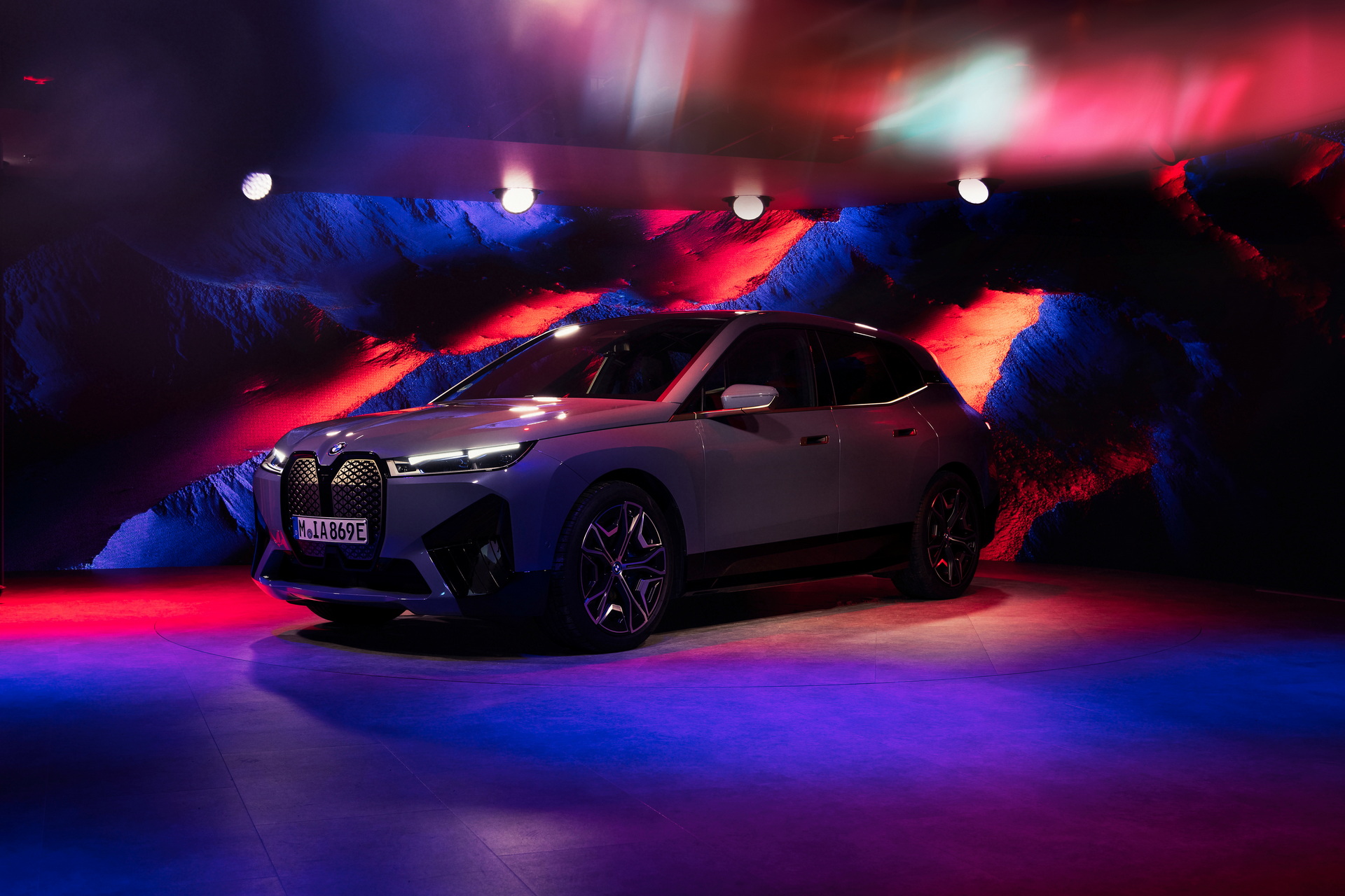 BMW Will Add “Quantum Garden” Digital Art Mode To Its Vehicles In 2022