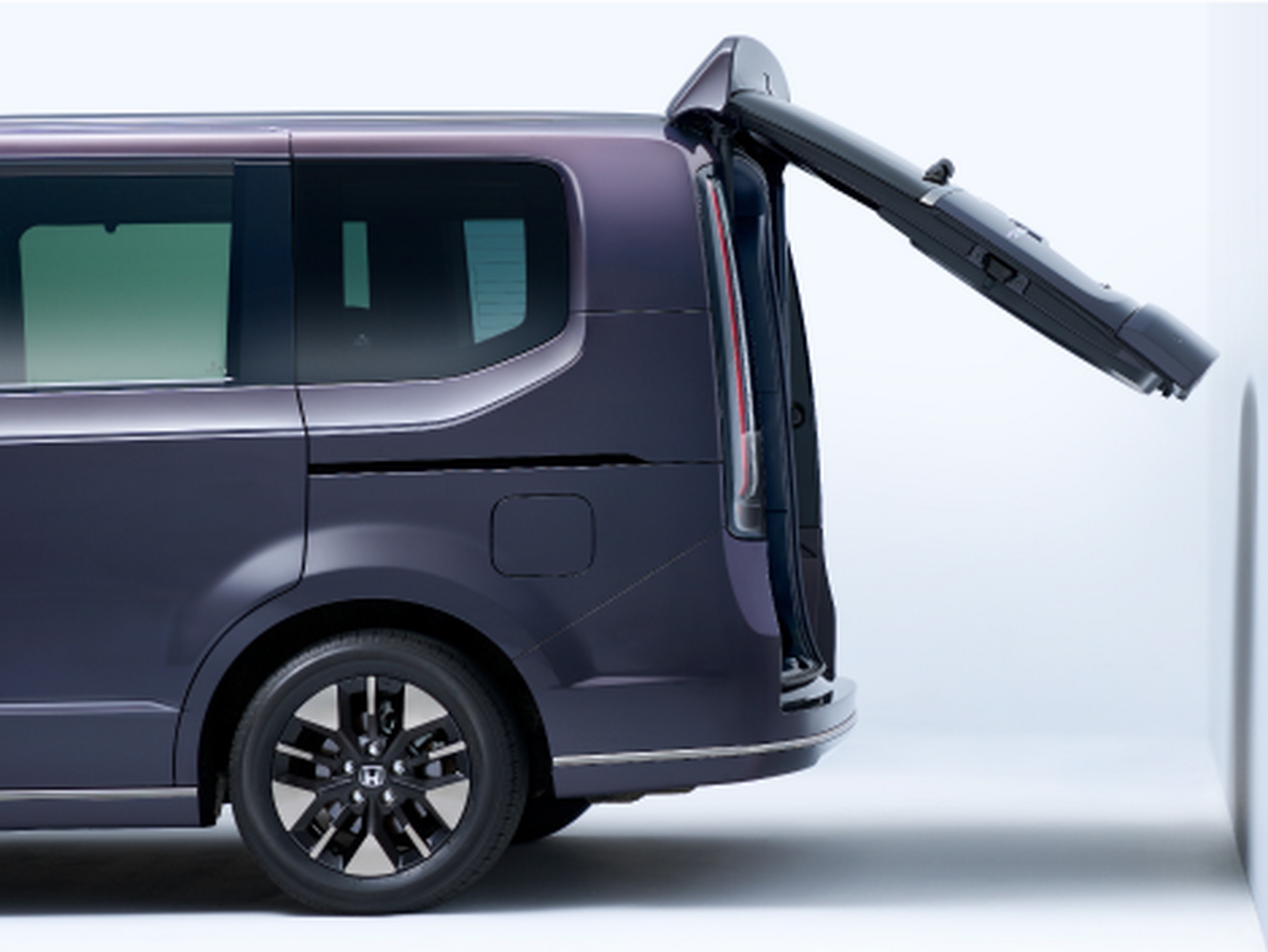 Honda Step WGN e:HEV Minivan Unveiled In Japan With Minimalist Design