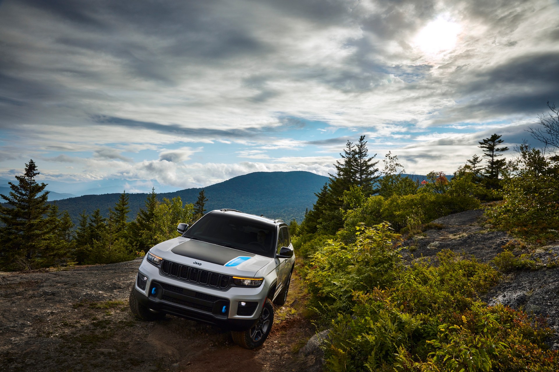 The 2022 Jeep Grand Cherokee 4xe Is One Pricey Plug-In Hybrid, Starts At Nearly $58,000