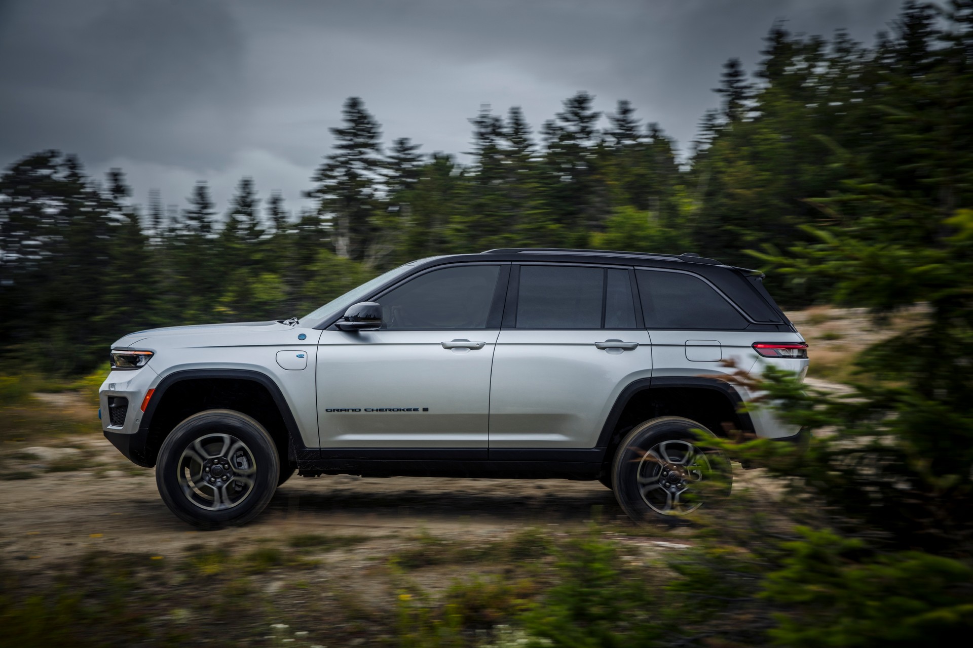 The 2022 Jeep Grand Cherokee 4xe Is One Pricey Plug-In Hybrid, Starts At Nearly $58,000