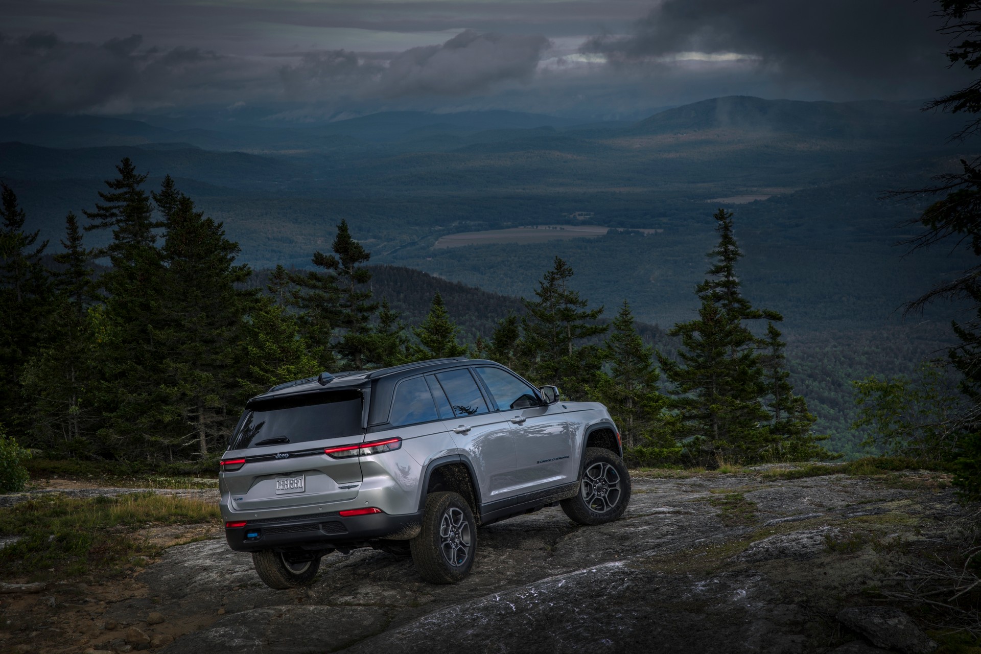 The 2022 Jeep Grand Cherokee 4xe Is One Pricey Plug-In Hybrid, Starts At Nearly $58,000