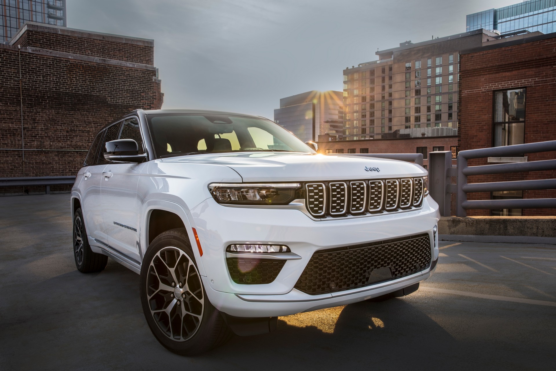 The 2022 Jeep Grand Cherokee 4xe Is One Pricey Plug-In Hybrid, Starts At Nearly $58,000