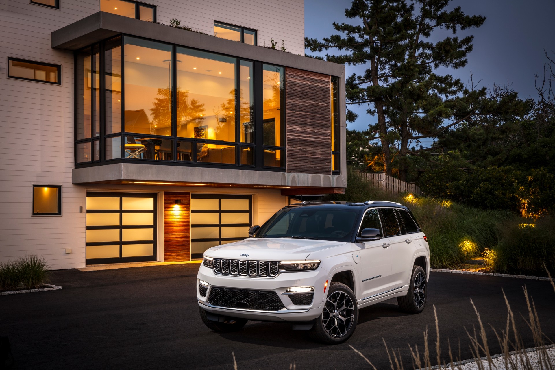 The 2022 Jeep Grand Cherokee 4xe Is One Pricey Plug-In Hybrid, Starts At Nearly $58,000