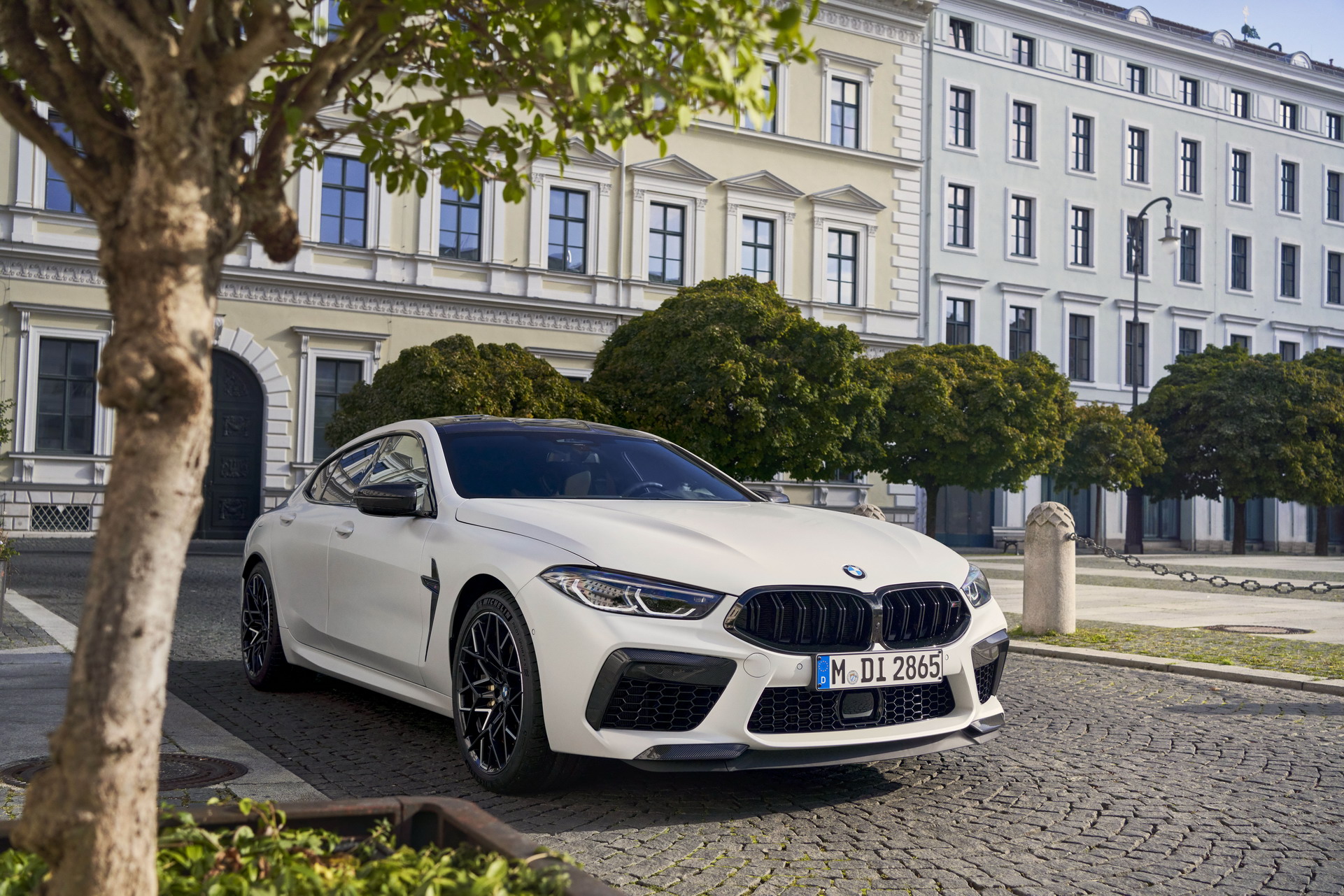 2023 BMW M8 And 8-Series Facelift Light Up With Glowing Grille And New Tech