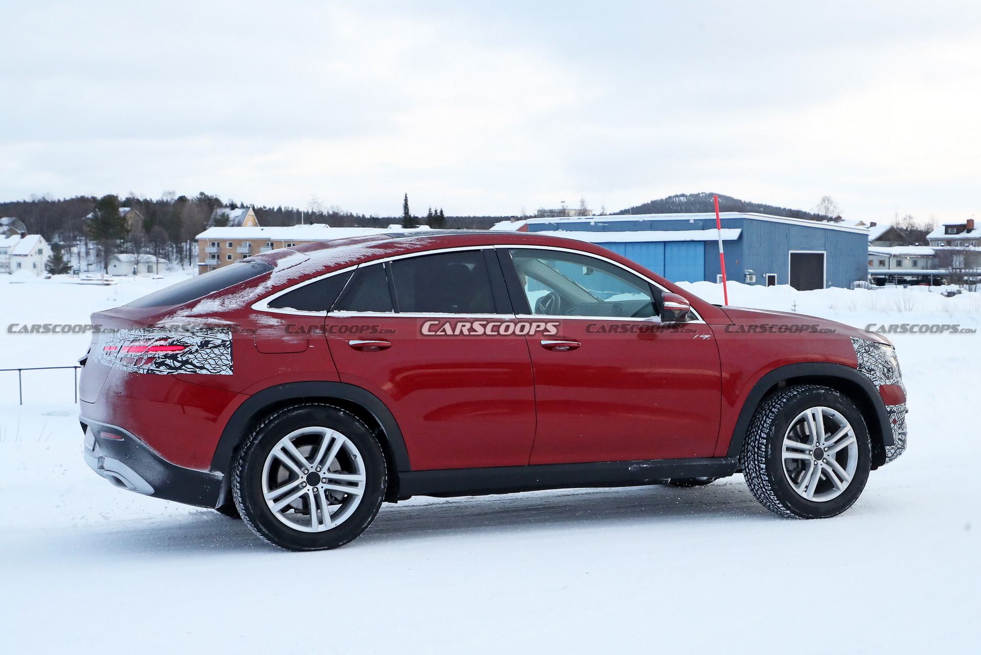 2023 Mercedes-Benz GLE Coupe Facelift Spied During Winter Testing