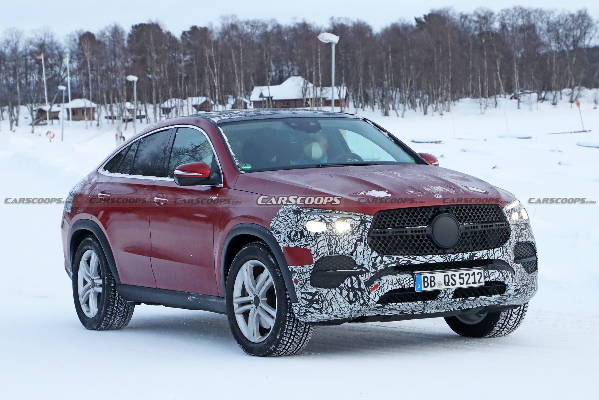 2023 Mercedes-Benz GLE Coupe Facelift Spied During Winter Testing