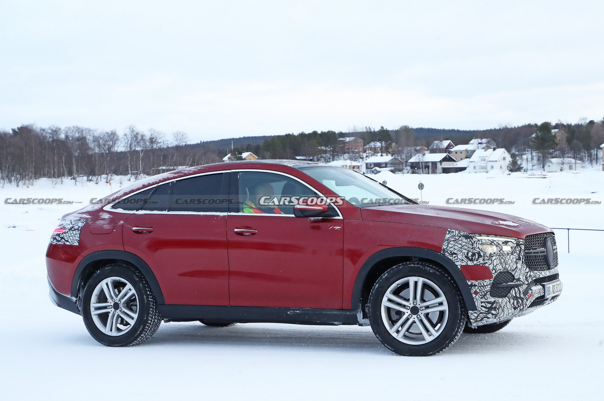 2023 Mercedes-Benz GLE Coupe Facelift Spied During Winter Testing