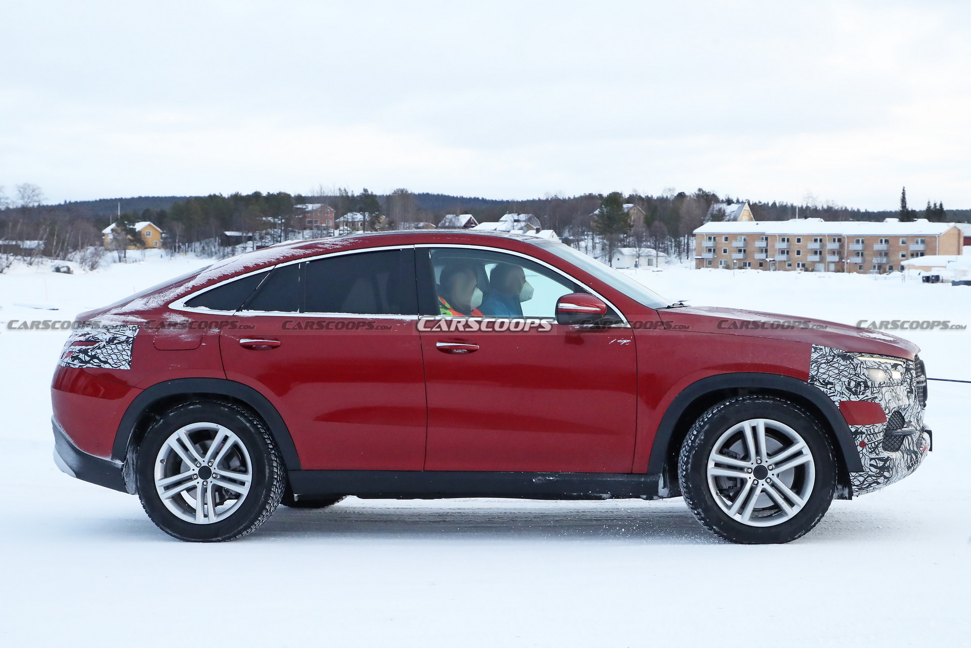 2023 Mercedes-Benz GLE Coupe Facelift Spied During Winter Testing